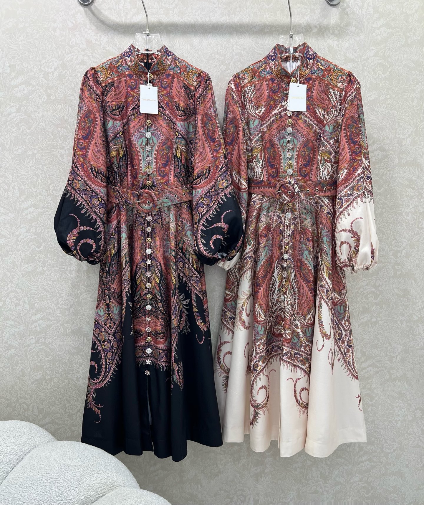 🔥🔥Zimmerman*兹/默曼 25新款定位印花系列 同步上新啦~长款‼️连衣裙 小立领和灯笼袖设计 