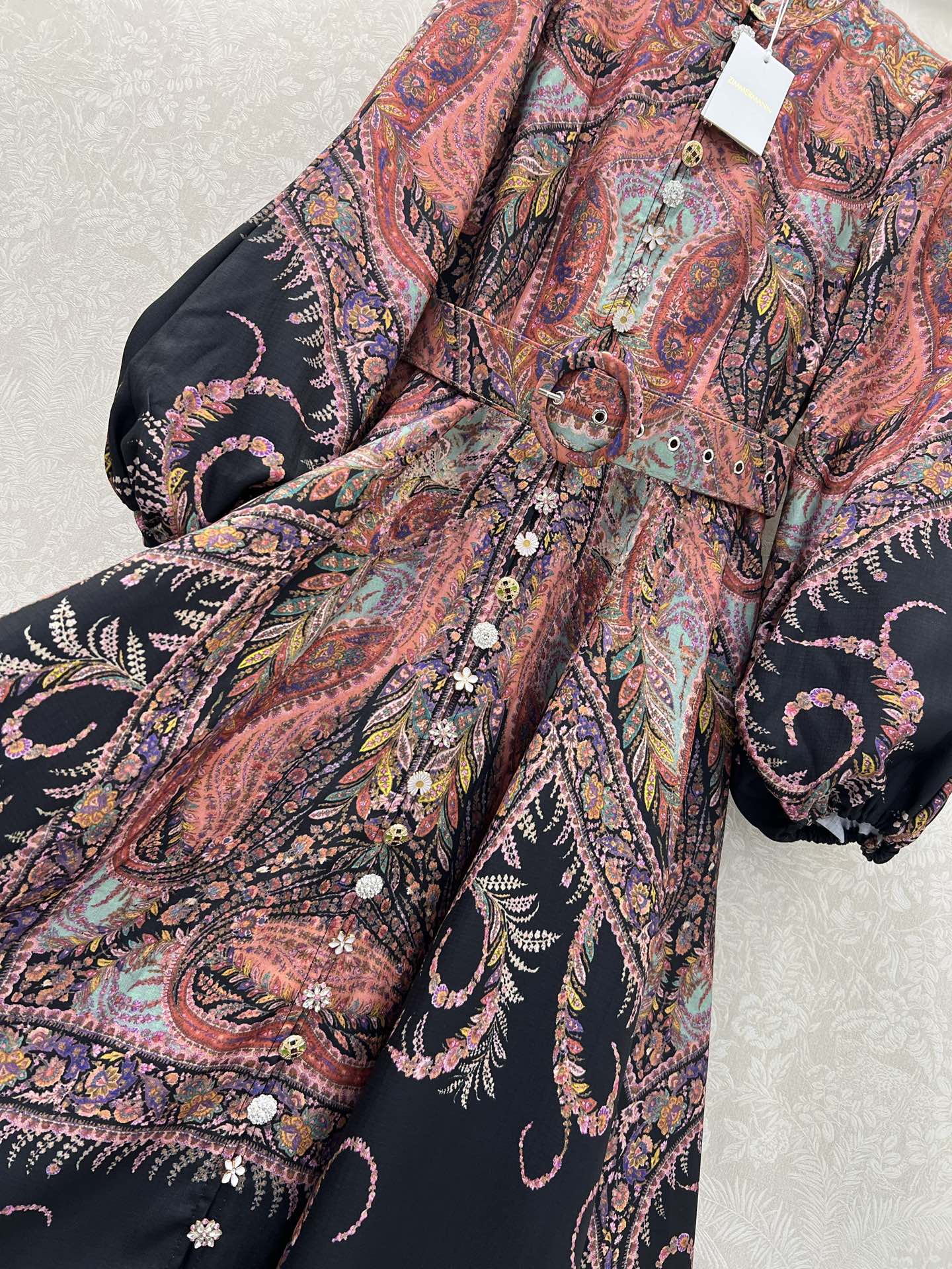 🔥🔥Zimmerman*兹/默曼 25新款定位印花系列 同步上新啦~长款‼️连衣裙 小立领和灯笼袖设计 