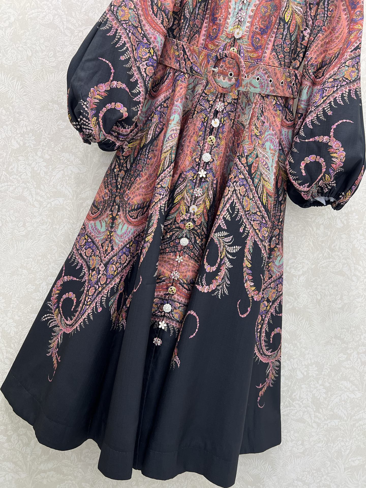 🔥🔥Zimmerman*兹/默曼 25新款定位印花系列 同步上新啦~长款‼️连衣裙 小立领和灯笼袖设计 