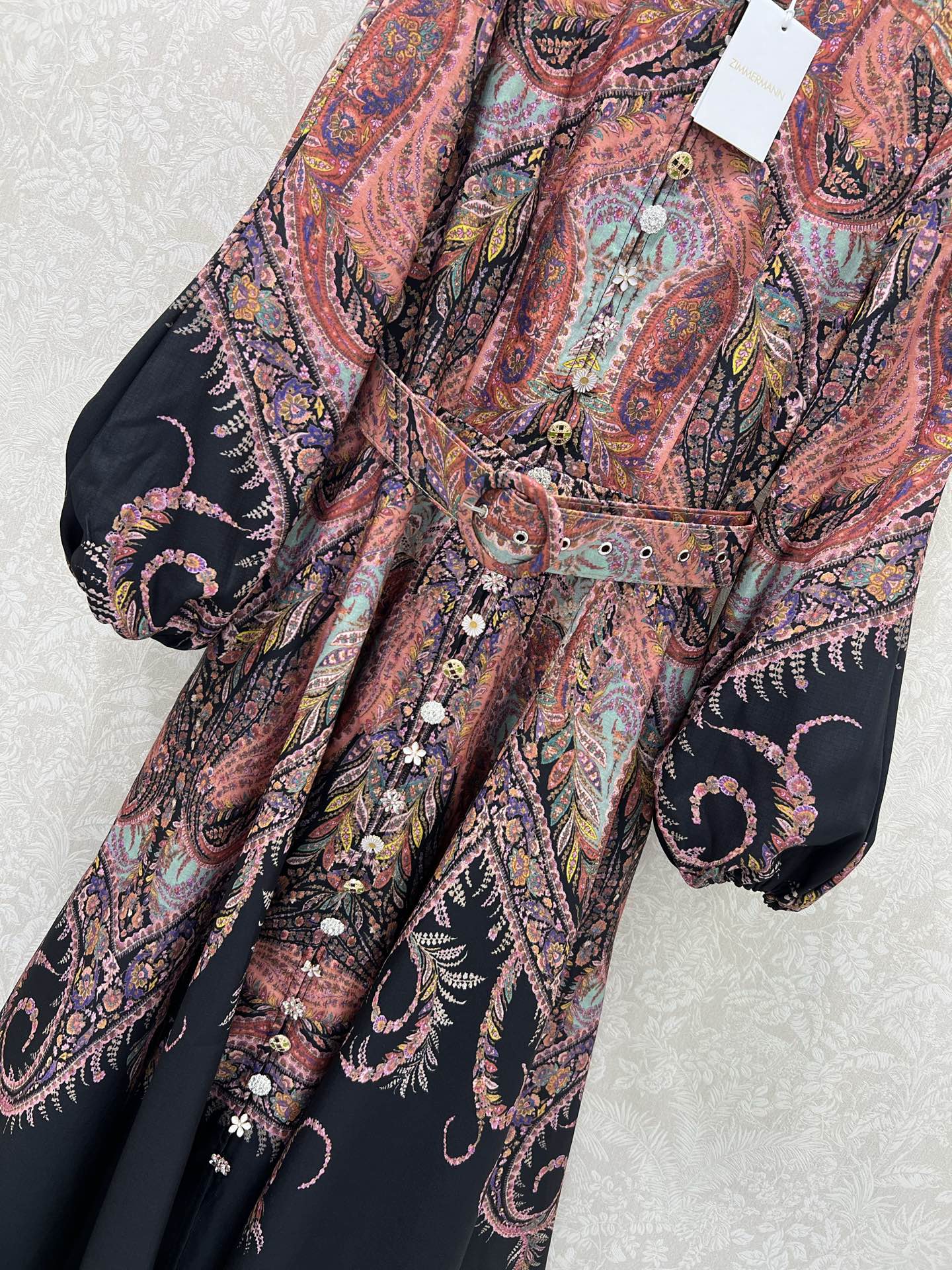 🔥🔥Zimmerman*兹/默曼 25新款定位印花系列 同步上新啦~长款‼️连衣裙 小立领和灯笼袖设计 