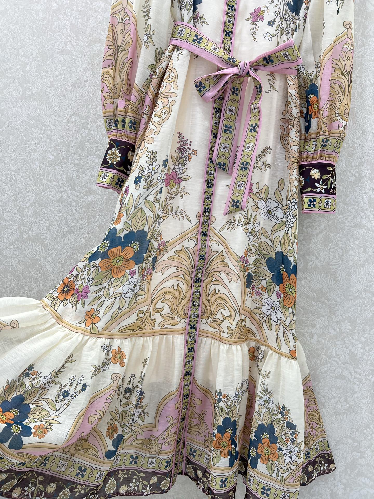 🔥🔥Zimmerman*兹/默曼 25新款翻领长款连衣裙 灯笼袖设计前襟单排本布包扣设计 袖口收紧变成泡