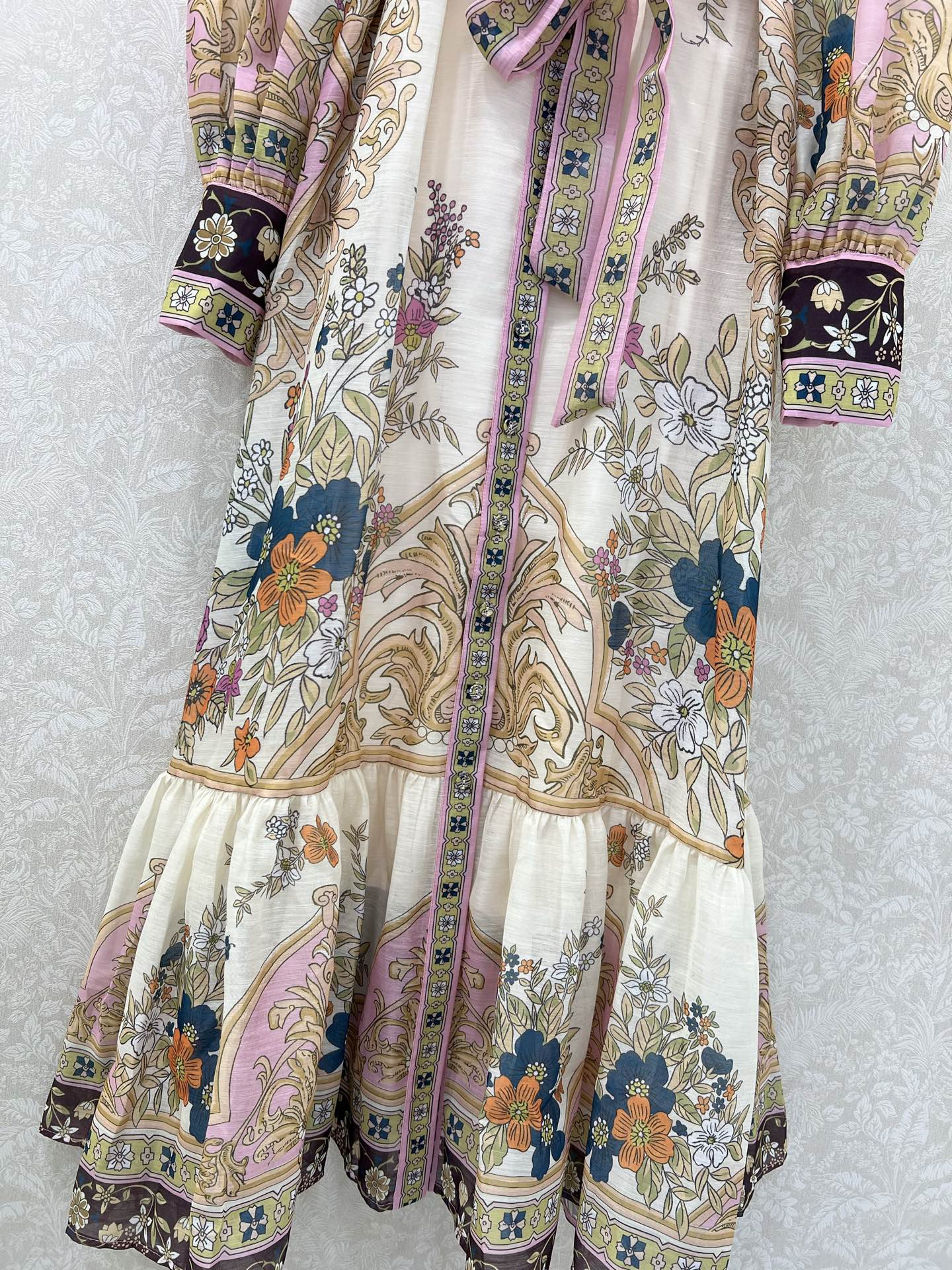 🔥🔥Zimmerman*兹/默曼 25新款翻领长款连衣裙 灯笼袖设计前襟单排本布包扣设计 袖口收紧变成泡