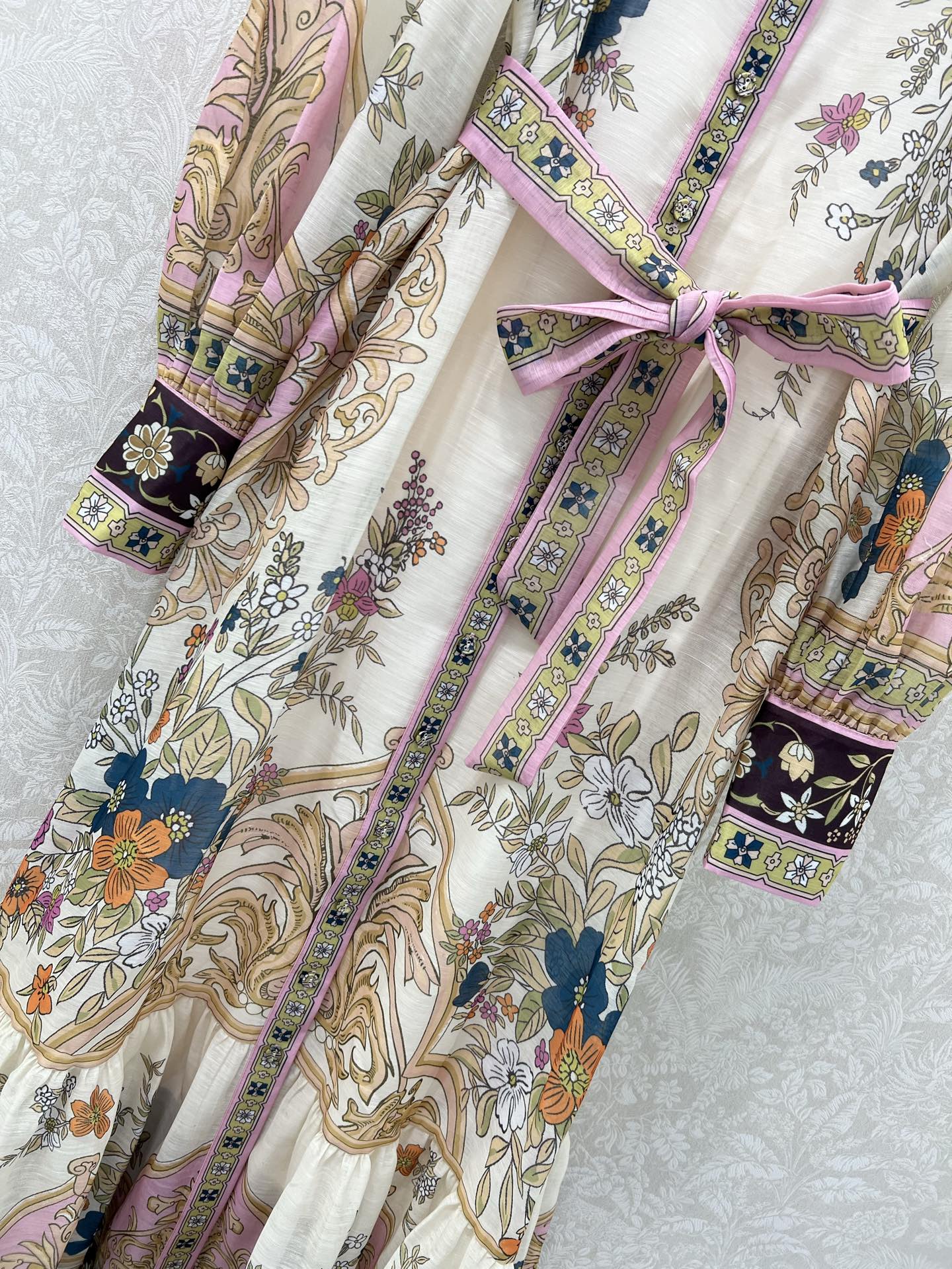 🔥🔥Zimmerman*兹/默曼 25新款翻领长款连衣裙 灯笼袖设计前襟单排本布包扣设计 袖口收紧变成泡