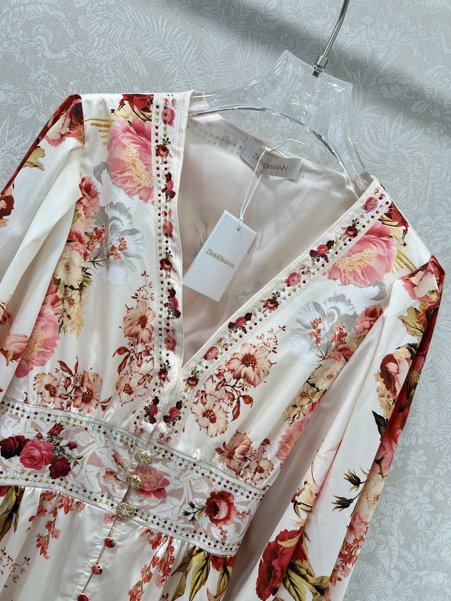 🔥🔥Zimmerman*兹/默曼 25新款玫瑰花朵🌸印花连衣裙、V领灯笼袖双层下摆设计腰身褶皱勾勒腰线 