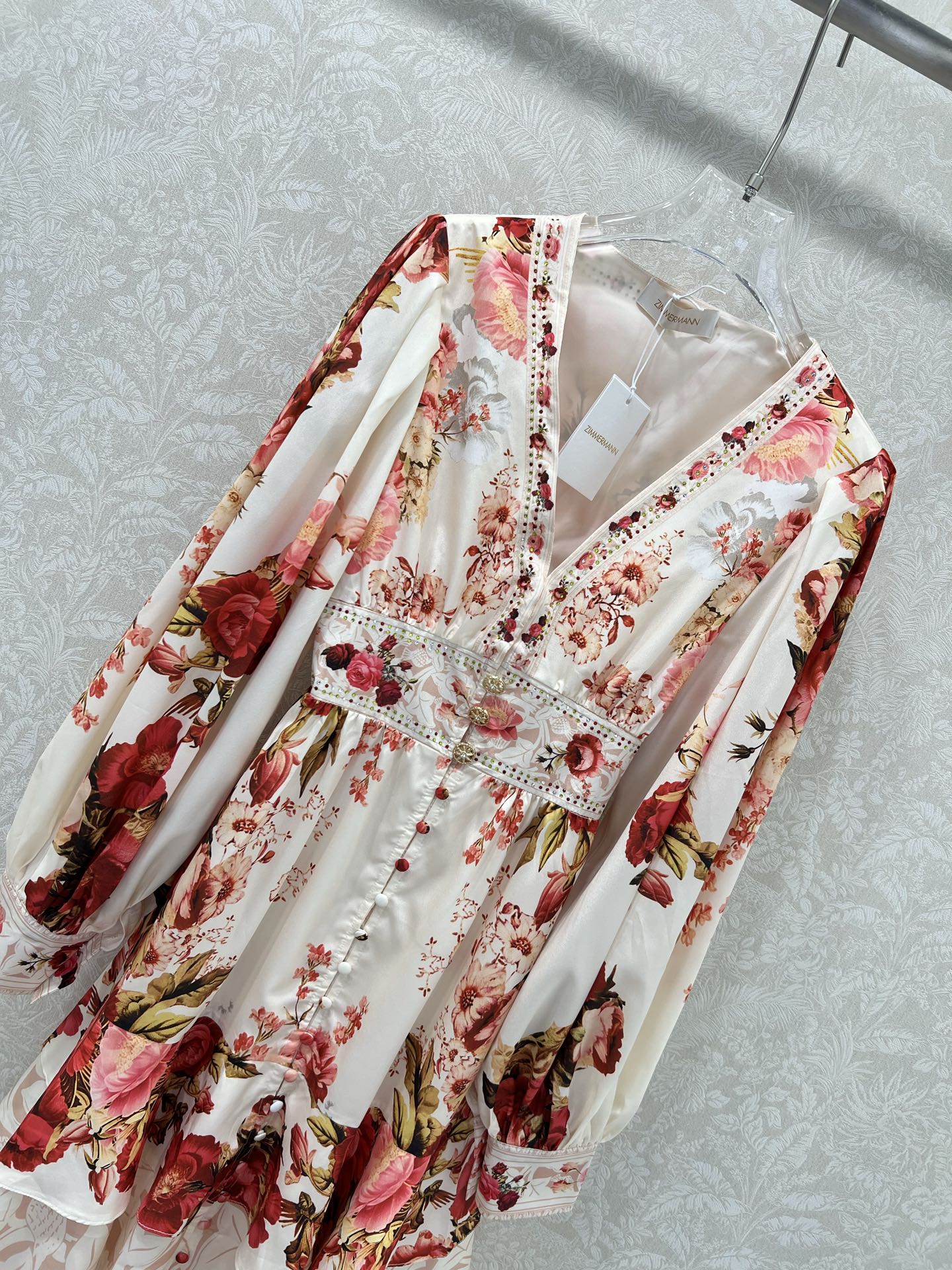 🔥🔥Zimmerman*兹/默曼 25新款玫瑰花朵🌸印花连衣裙、V领灯笼袖双层下摆设计腰身褶皱勾勒腰线 