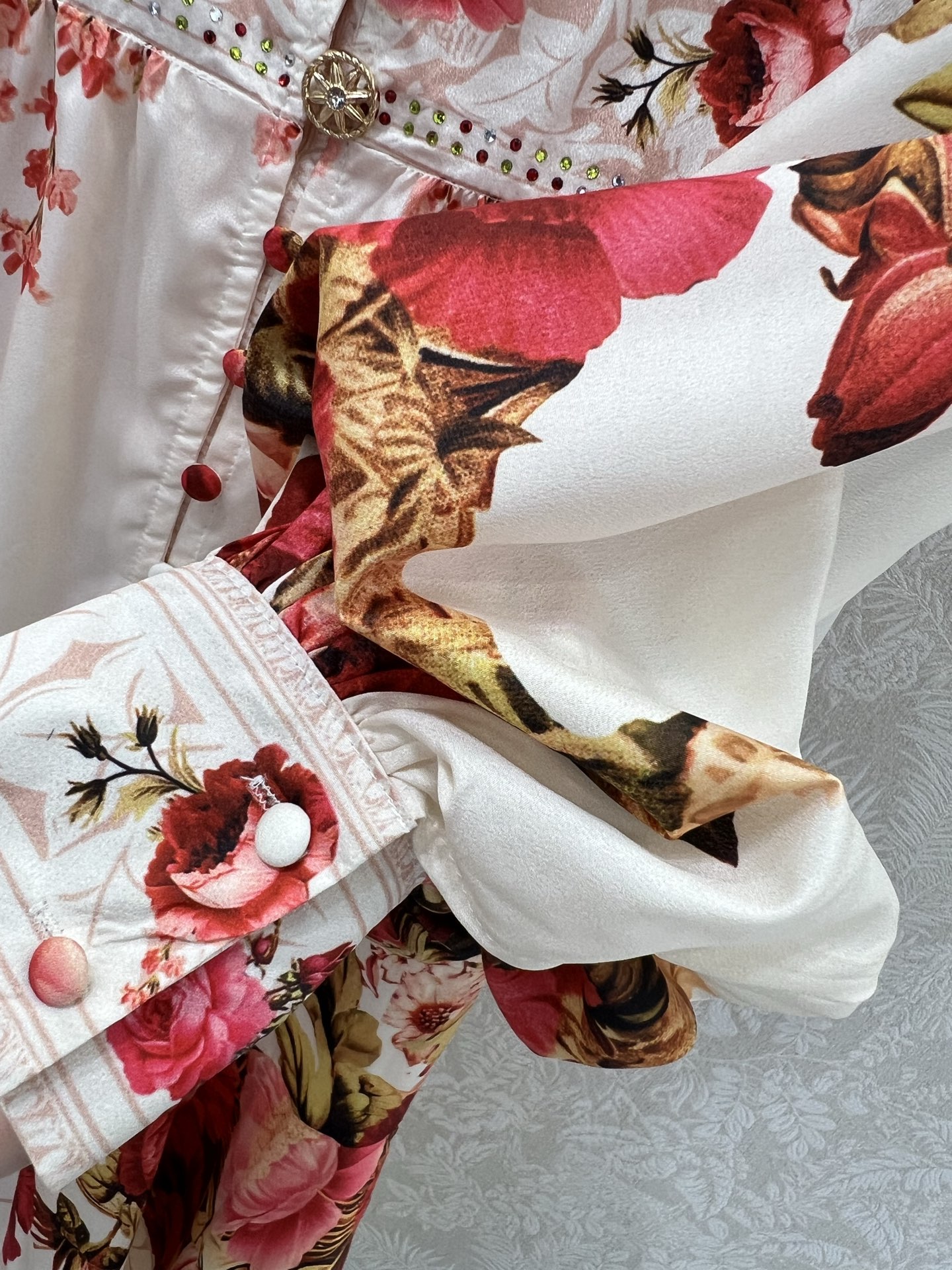 🔥🔥Zimmerman*兹/默曼 25新款玫瑰花朵🌸印花连衣裙、V领灯笼袖双层下摆设计腰身褶皱勾勒腰线 