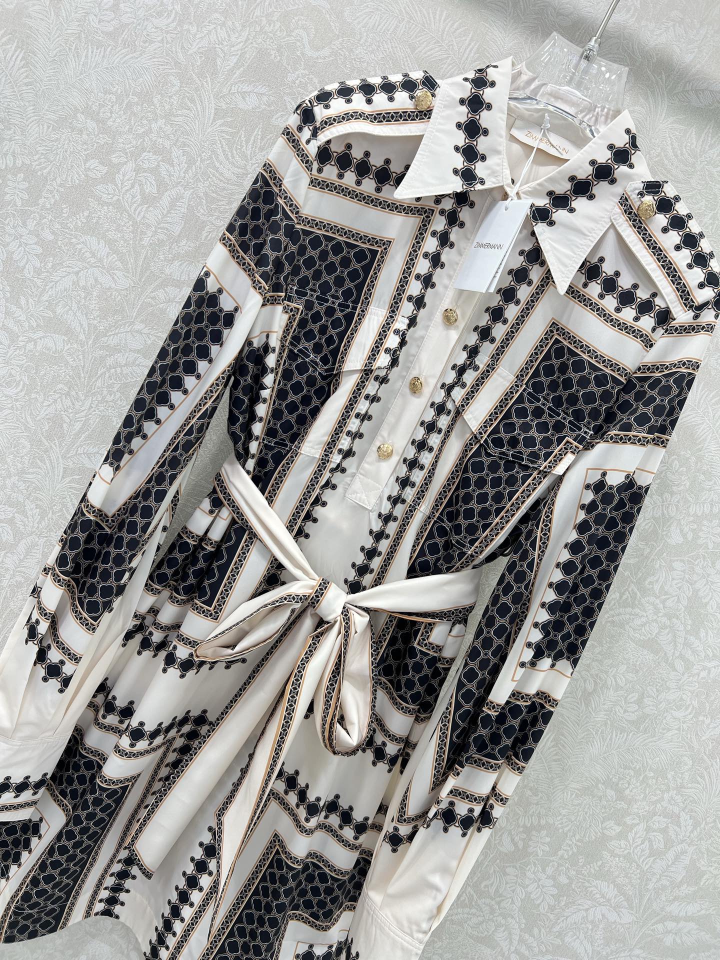 🔥🔥Zimmerman*兹/默曼 25新款四叶草🍀撞色印花系列 同步上新啦 翻领和灯笼袖设计 前襟定制五