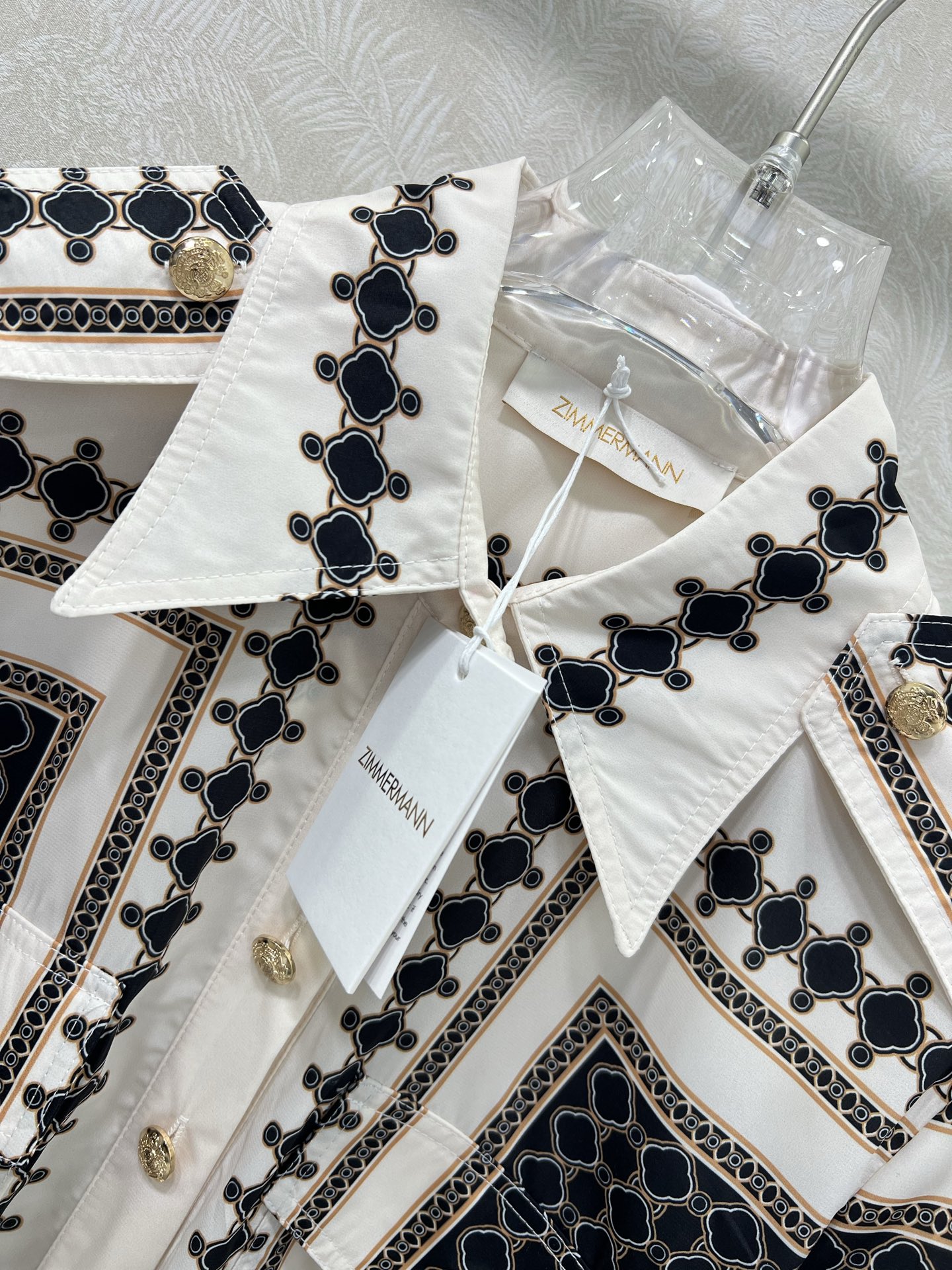 🔥🔥Zimmerman*兹/默曼 25新款四叶草🍀撞色印花系列 同步上新啦 翻领和灯笼袖设计 前襟定制五