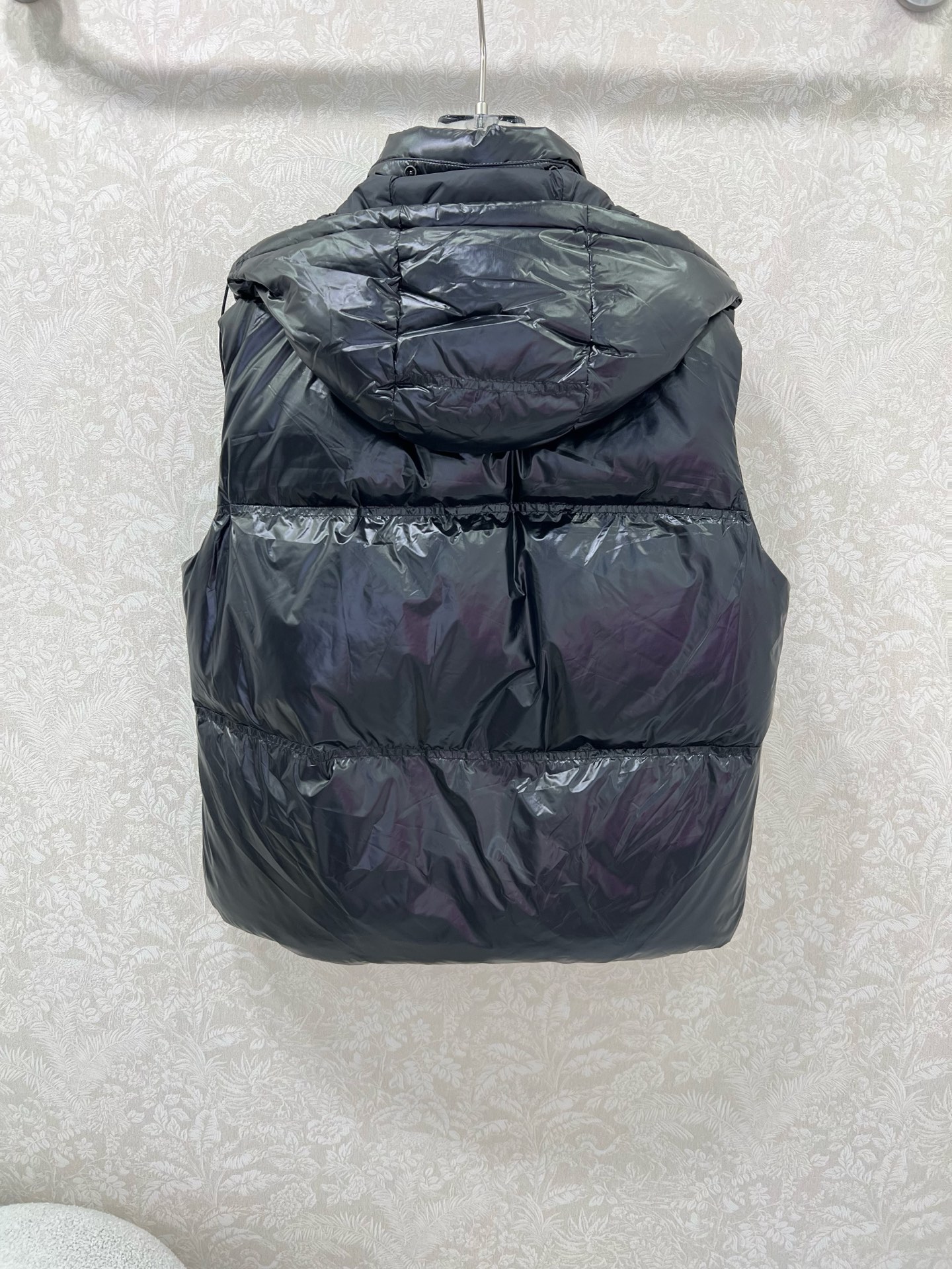 🔥🔥Moncle* 25新款可拆卸连帽立领羽绒马甲  高版出品！白鹅绒填充内里 整件轻薄保暖 修身马甲时
