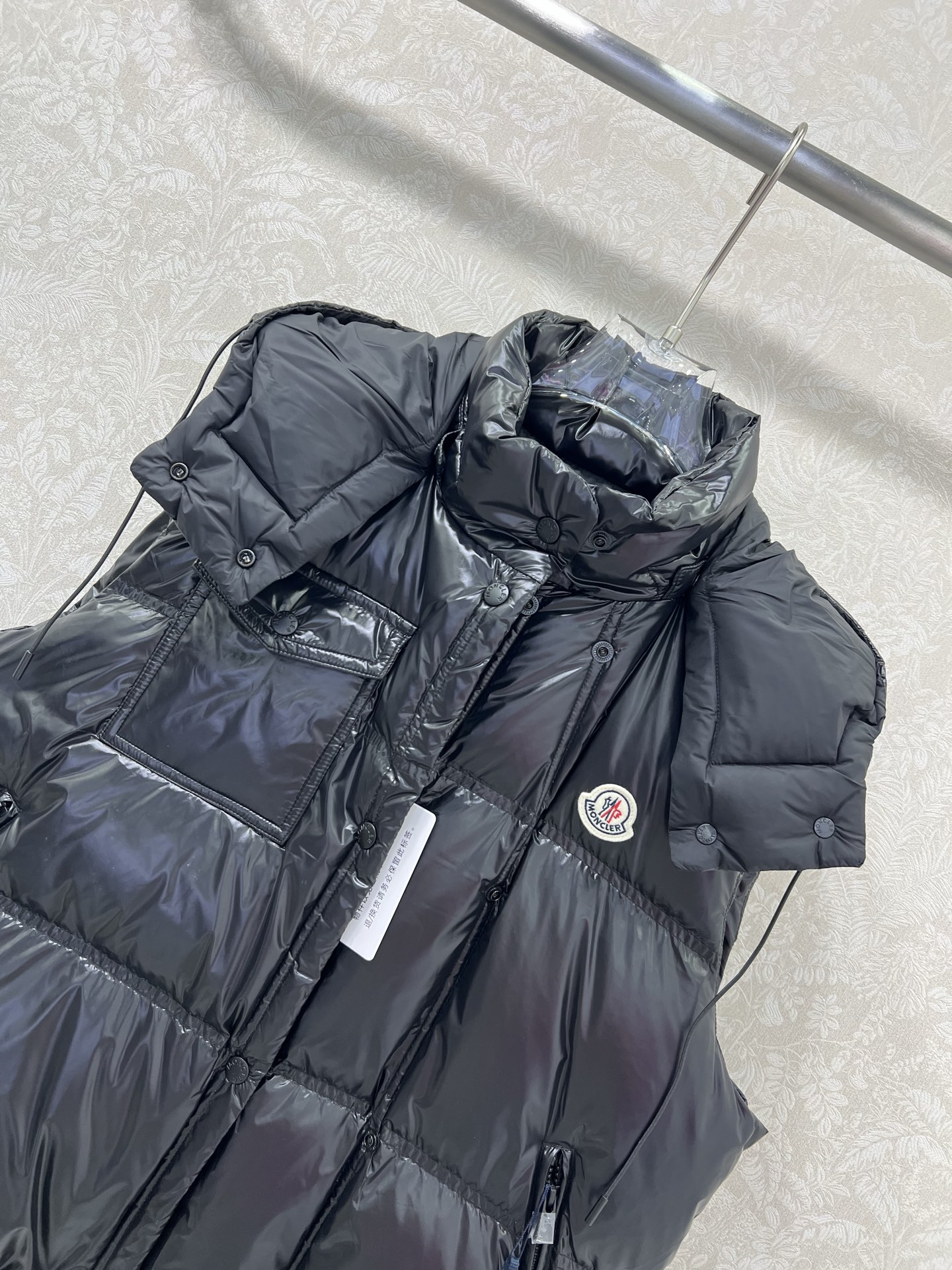 🔥🔥Moncle* 25新款可拆卸连帽立领羽绒马甲  高版出品！白鹅绒填充内里 整件轻薄保暖 修身马甲时