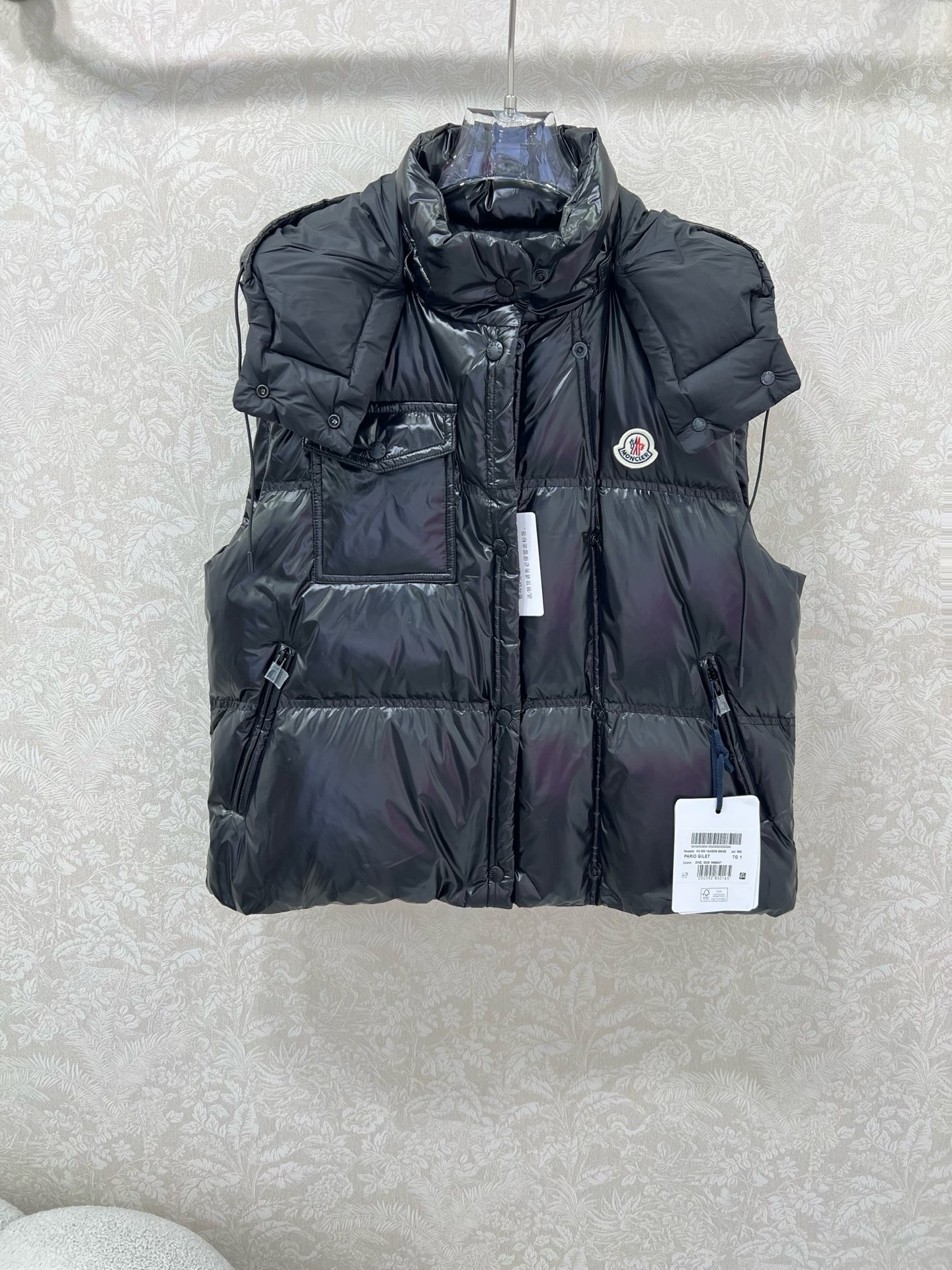 🔥🔥Moncle* 25新款可拆卸连帽立领羽绒马甲  高版出品！白鹅绒填充内里 整件轻薄保暖 修身马甲时