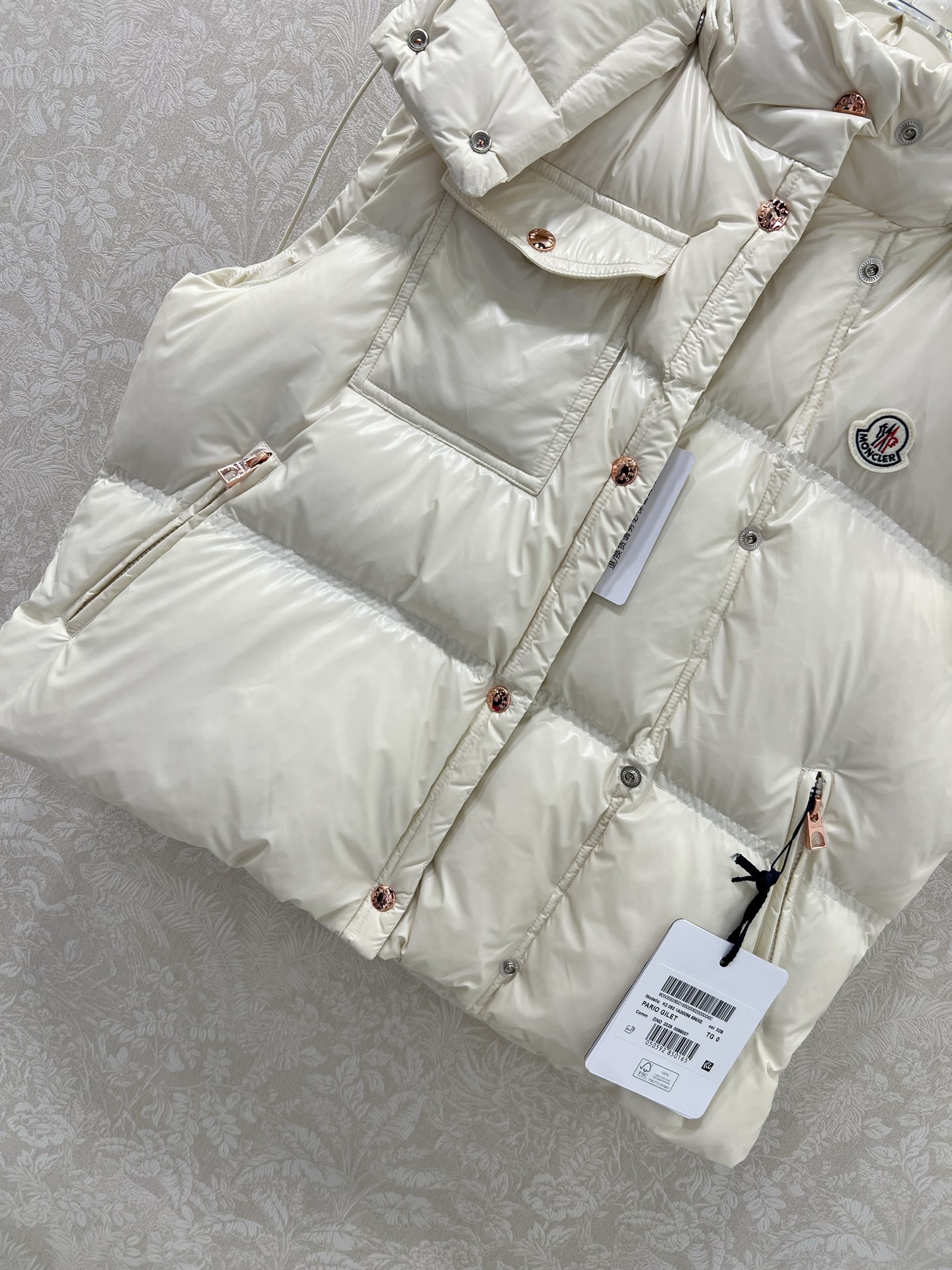 🔥🔥Moncle* 25新款可拆卸连帽立领羽绒马甲  高版出品！白鹅绒填充内里 整件轻薄保暖 修身马甲时