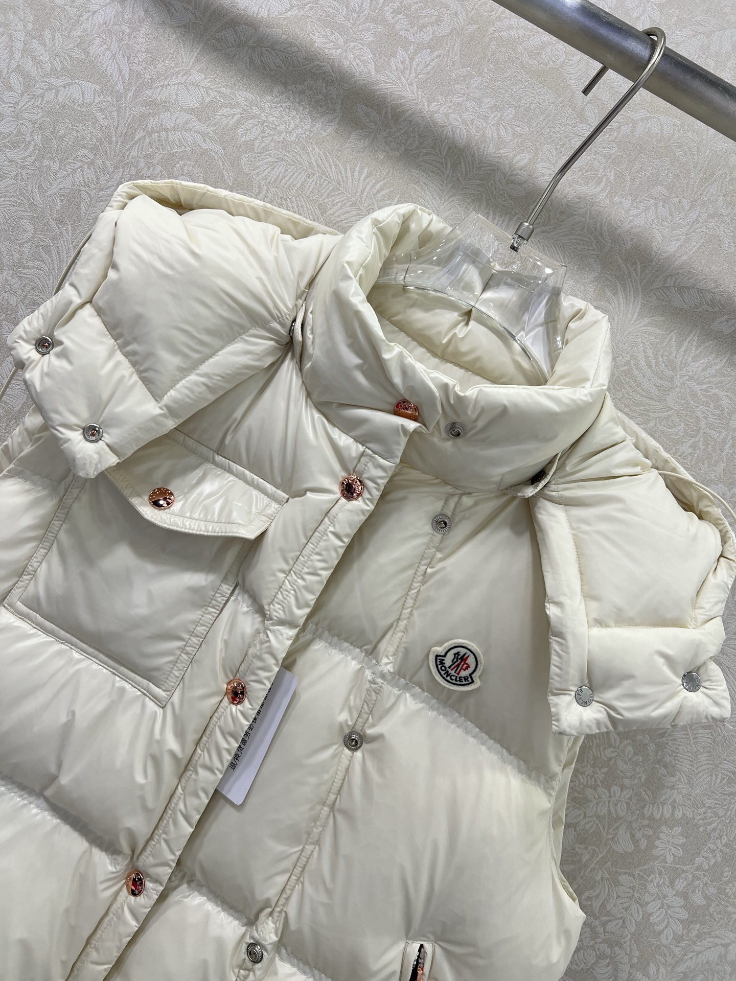 🔥🔥Moncle* 25新款可拆卸连帽立领羽绒马甲  高版出品！白鹅绒填充内里 整件轻薄保暖 修身马甲时