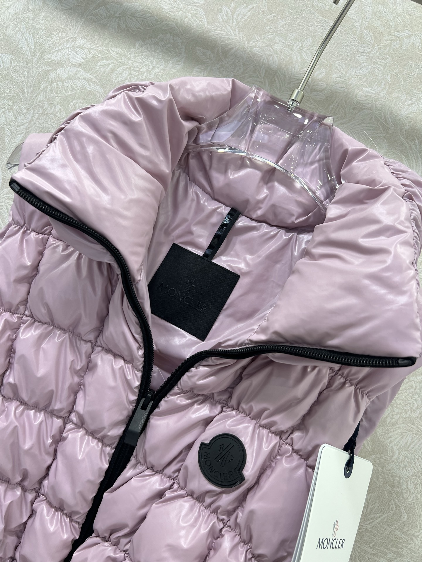🔥🔥Moncle*25秋冬新款甜酷少女亮面机能黑菱格绗缝羽绒。甜酷感精准拿捏!精选轻盈保暖绒芯,菱格绗缝