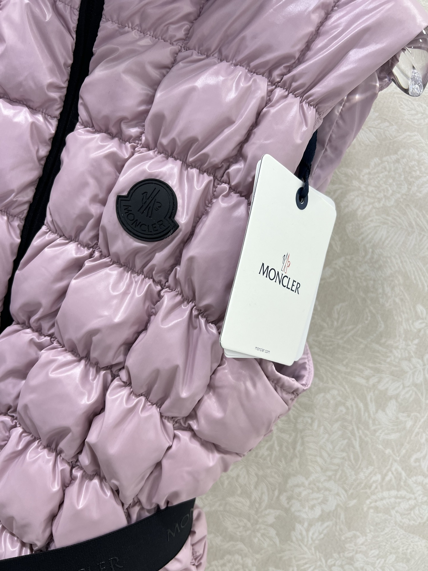 🔥🔥Moncle*25秋冬新款甜酷少女亮面机能黑菱格绗缝羽绒。甜酷感精准拿捏!精选轻盈保暖绒芯,菱格绗缝