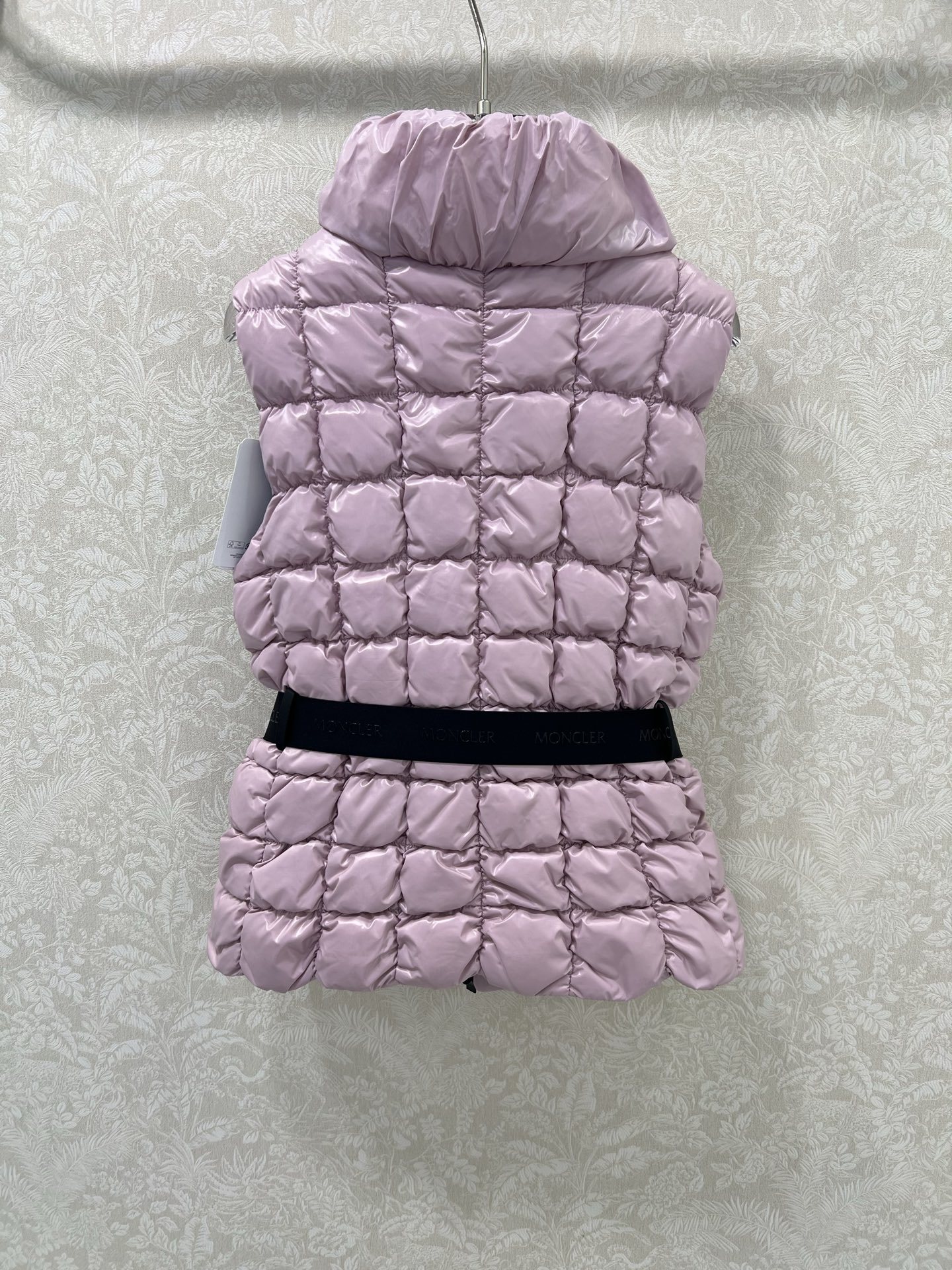 🔥🔥Moncle*25秋冬新款甜酷少女亮面机能黑菱格绗缝羽绒。甜酷感精准拿捏!精选轻盈保暖绒芯,菱格绗缝