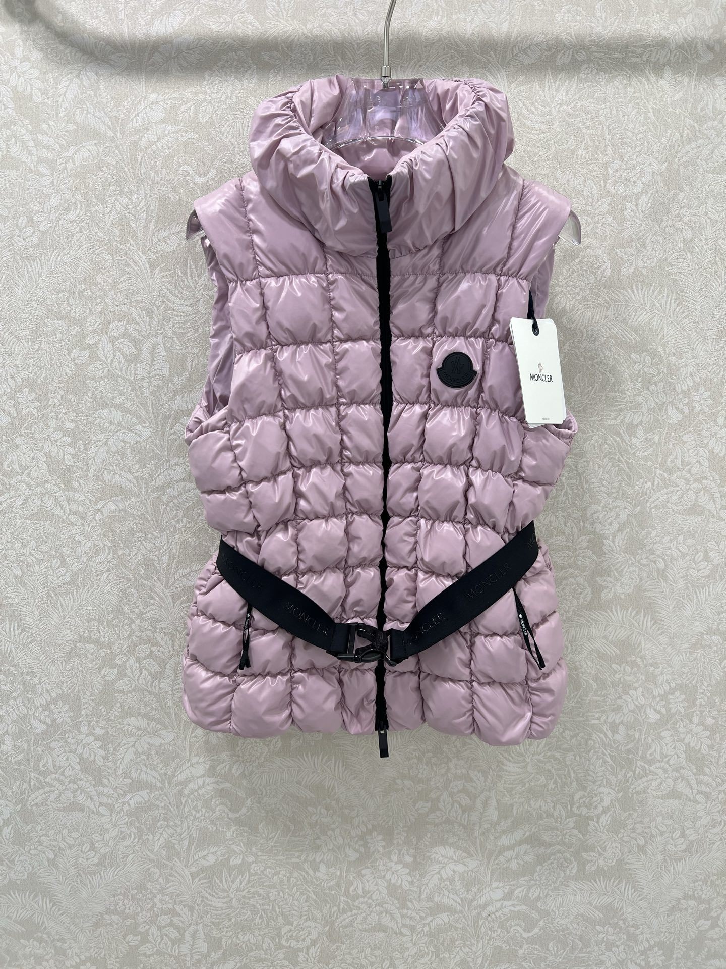 🔥🔥Moncle*25秋冬新款甜酷少女亮面机能黑菱格绗缝羽绒。甜酷感精准拿捏!精选轻盈保暖绒芯,菱格绗缝
