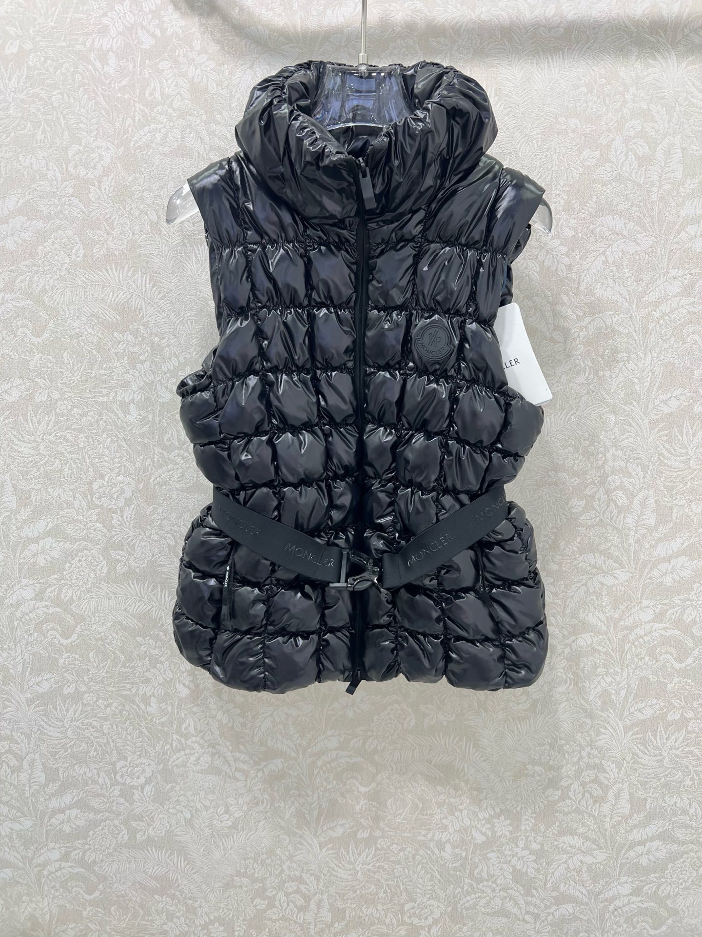 🔥🔥Moncle*25秋冬新款甜酷少女亮面机能黑菱格绗缝羽绒。甜酷感精准拿捏!精选轻盈保暖绒芯,菱格绗缝