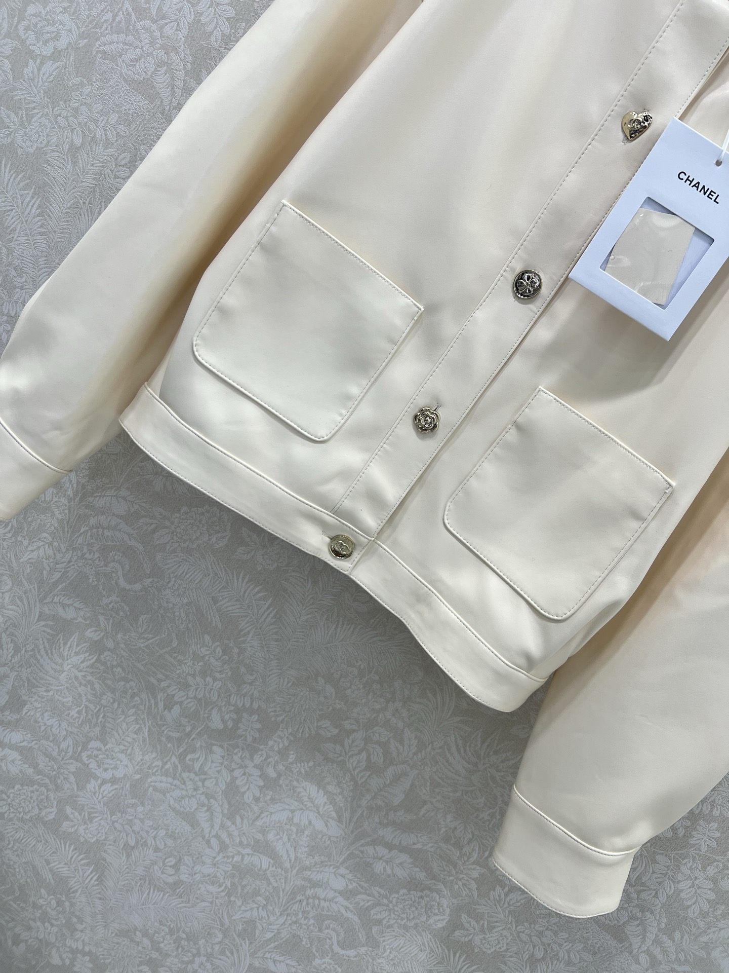 🔥🔥Chan*l 25新款进口小羊皮外套 定制YB进口小羊皮材质 质感光泽 细腻有型 圆领正肩外套裁剪 