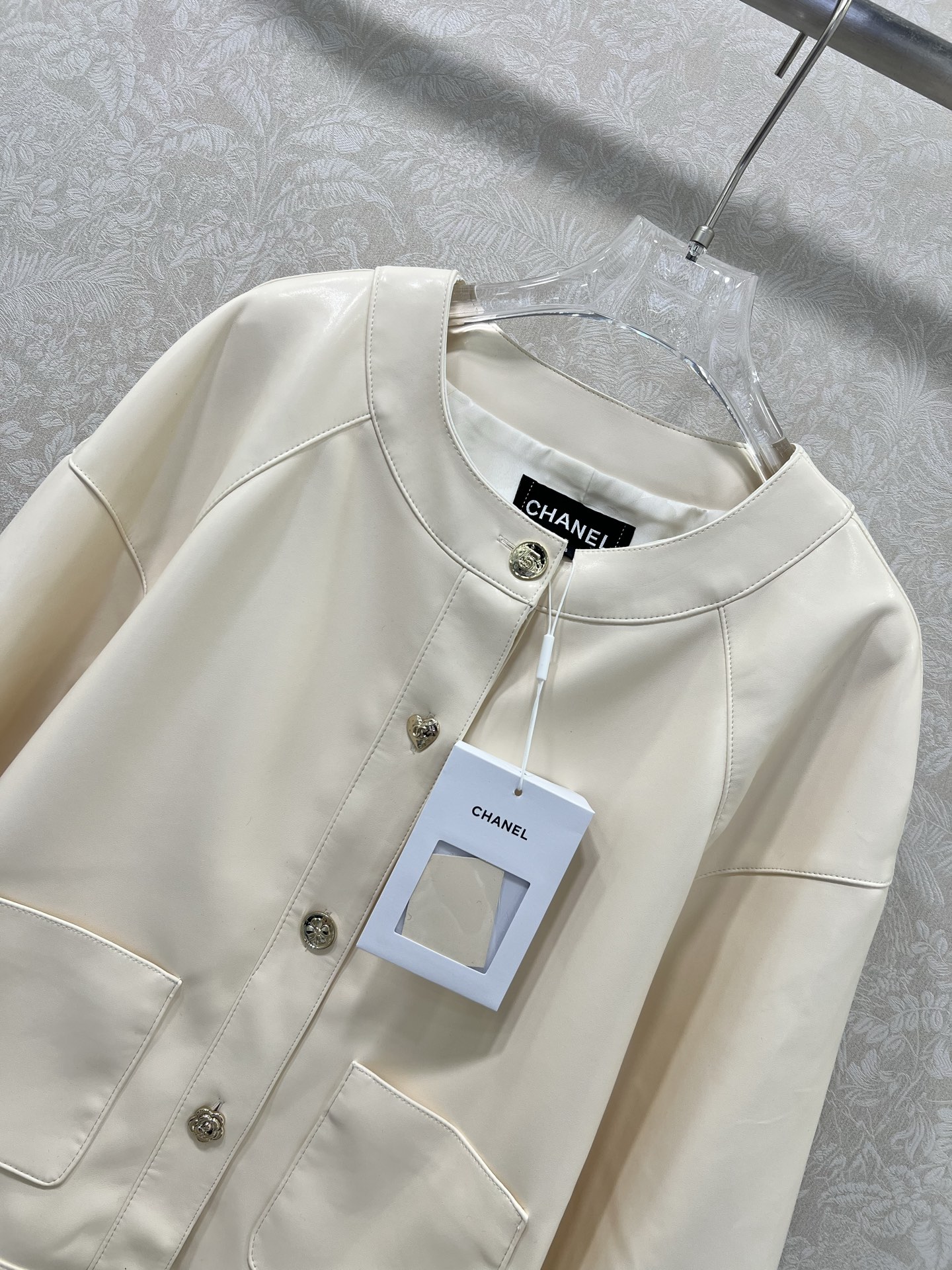 🔥🔥Chan*l 25新款进口小羊皮外套 定制YB进口小羊皮材质 质感光泽 细腻有型 圆领正肩外套裁剪 