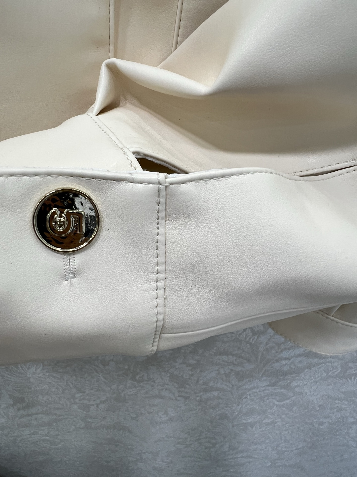 🔥🔥Chan*l 25新款进口小羊皮外套 定制YB进口小羊皮材质 质感光泽 细腻有型 圆领正肩外套裁剪 