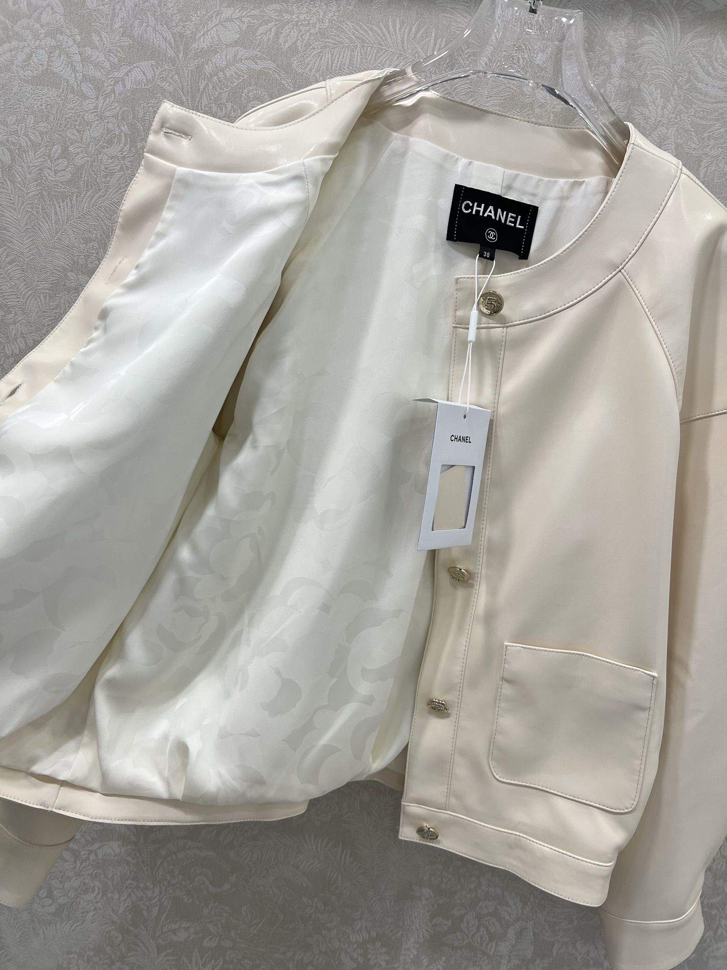 🔥🔥Chan*l 25新款进口小羊皮外套 定制YB进口小羊皮材质 质感光泽 细腻有型 圆领正肩外套裁剪 