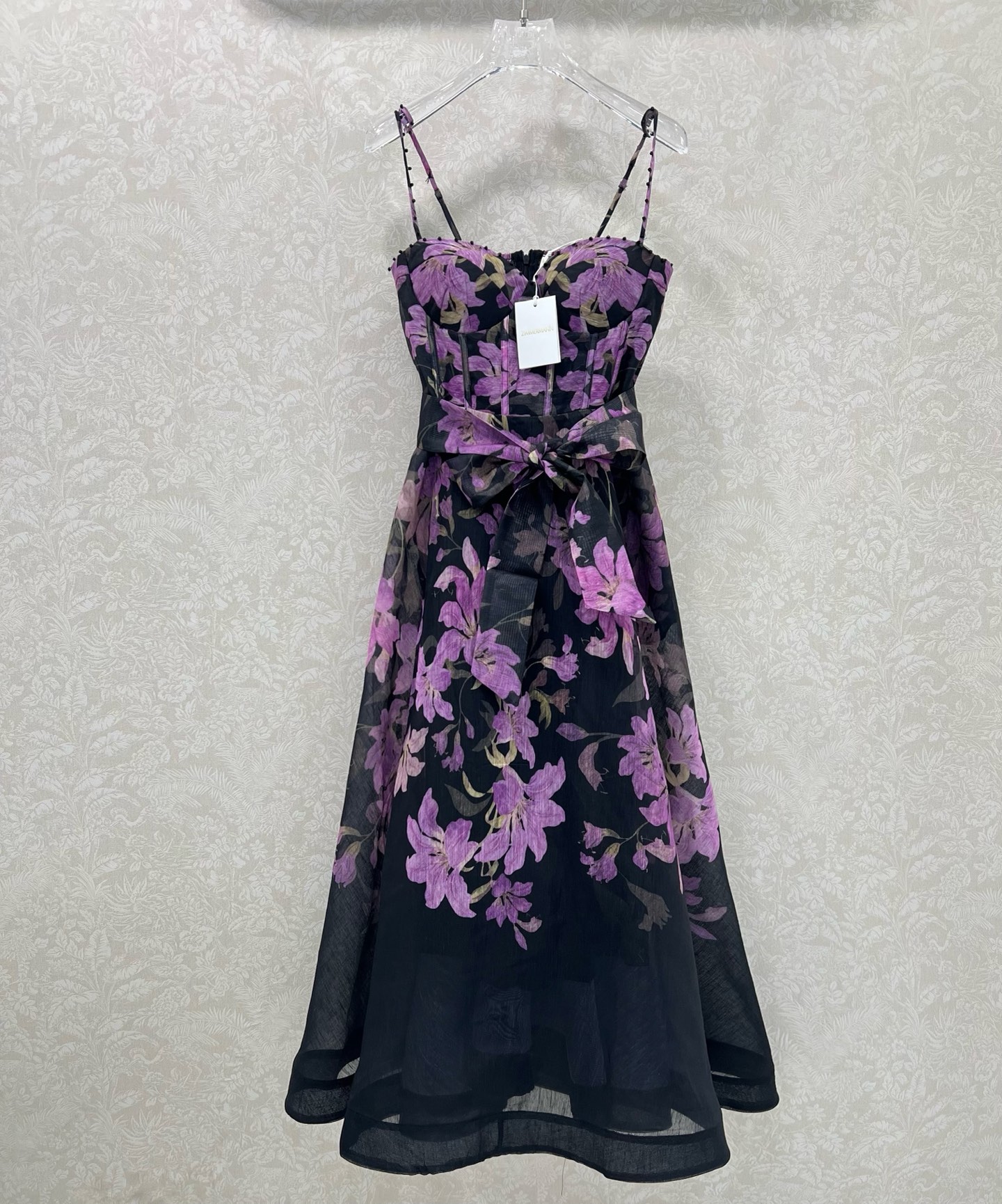 NO:677071,ZIMMERM*25 new Bauhinia print suspender dress, long style. The shoulder straps are diamond-set and the waist pleats outline the waistline. Made of linen fabric, which is eye-catching. Invisible zipper opening and closing, waist nipped in. All-over printing ~ with original fabric belt. The oversized hem of the fairy fairy is overall high-end and shows retro charm. Long style, 2 colors and 4 sizes SMLXL, Zimmerman-clothing, skirts,19860909ZIMMERM*25新款紫荆花印花吊带连衣裙 长款 肩带订钻腰身褶皱勾勒腰线 选用亚麻面料制成,让人眼前一亮,隐形拉链开合,腰部收腰 通体印花～搭配本布腰带 超大摆裙摆仙女本仙整体高级又展现复古魅力气质.长款 2色4码SMLXL,兹默曼-服装,skirts,,Women's clothing