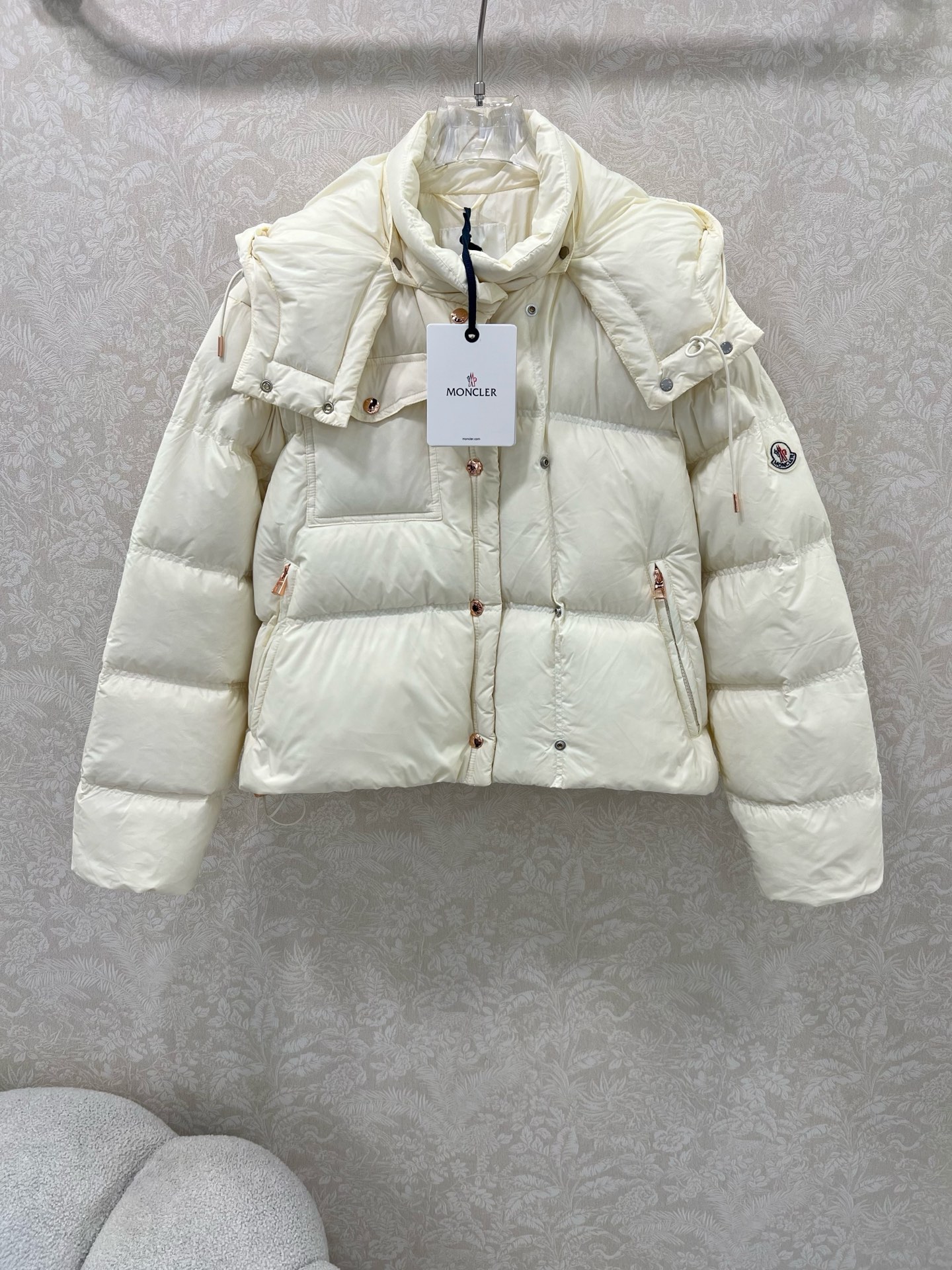 🔥🔥Moncle* 25新款可拆卸连帽立领羽绒服！ 高版出品！白鹅绒填充内里时髦不显臃肿 立领➕可拆卸连