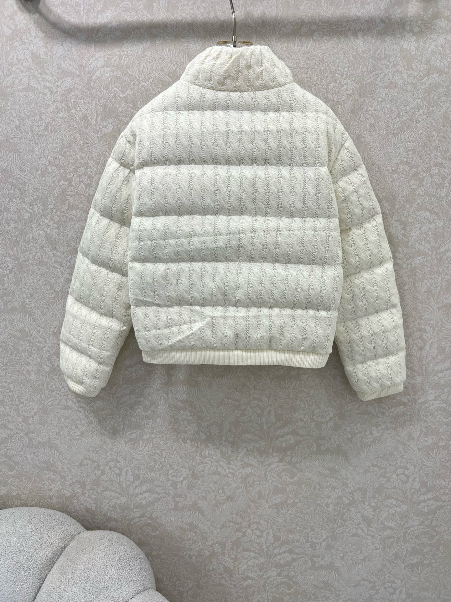 🔥🔥Moncle* 25新款羽绒服！！100%羊毛外壳绞花羽绒外套！高版本 手臂处经典logo 白富美必