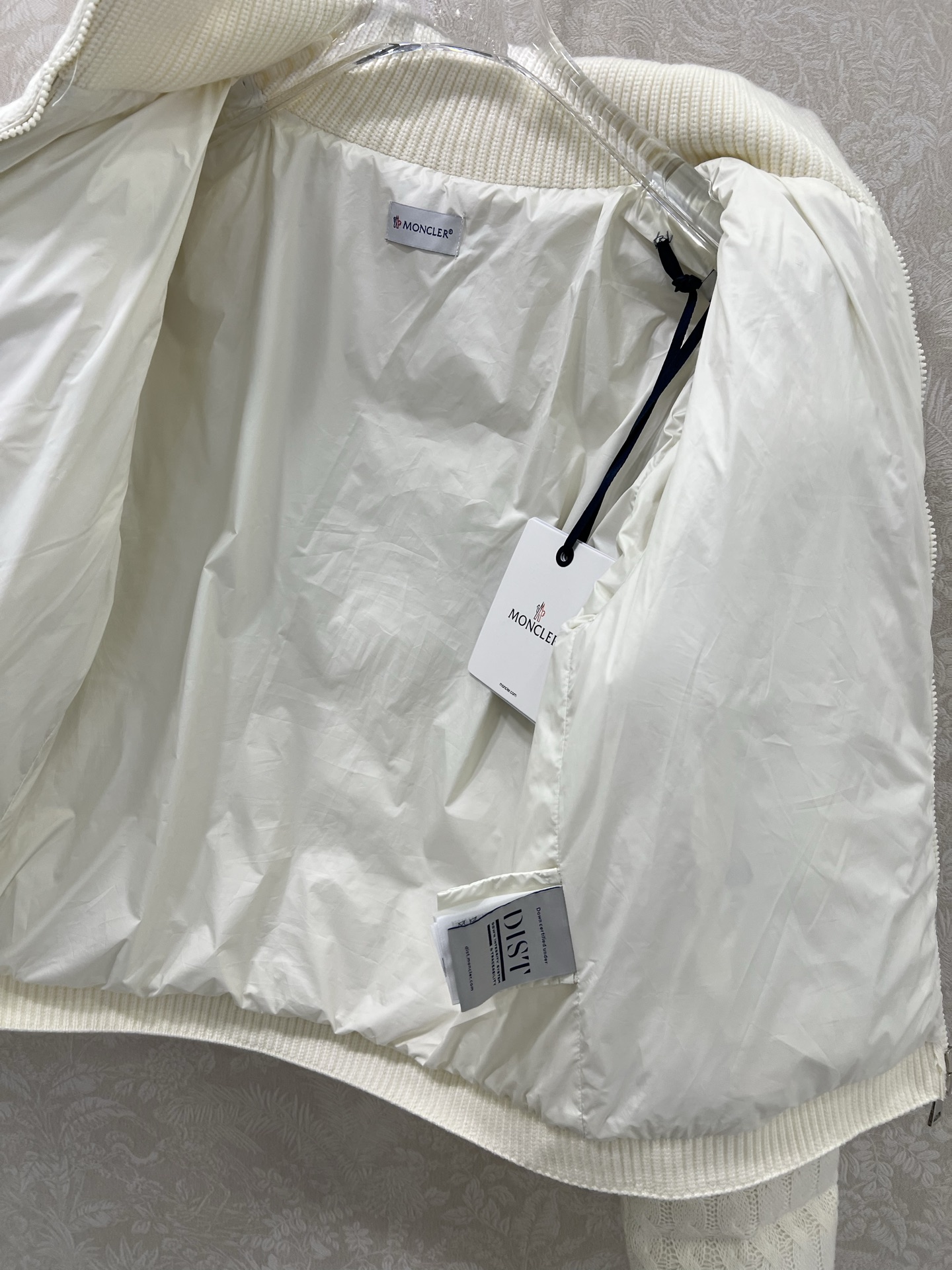 🔥🔥Moncle* 25新款羽绒服！！100%羊毛外壳绞花羽绒外套！高版本 手臂处经典logo 白富美必