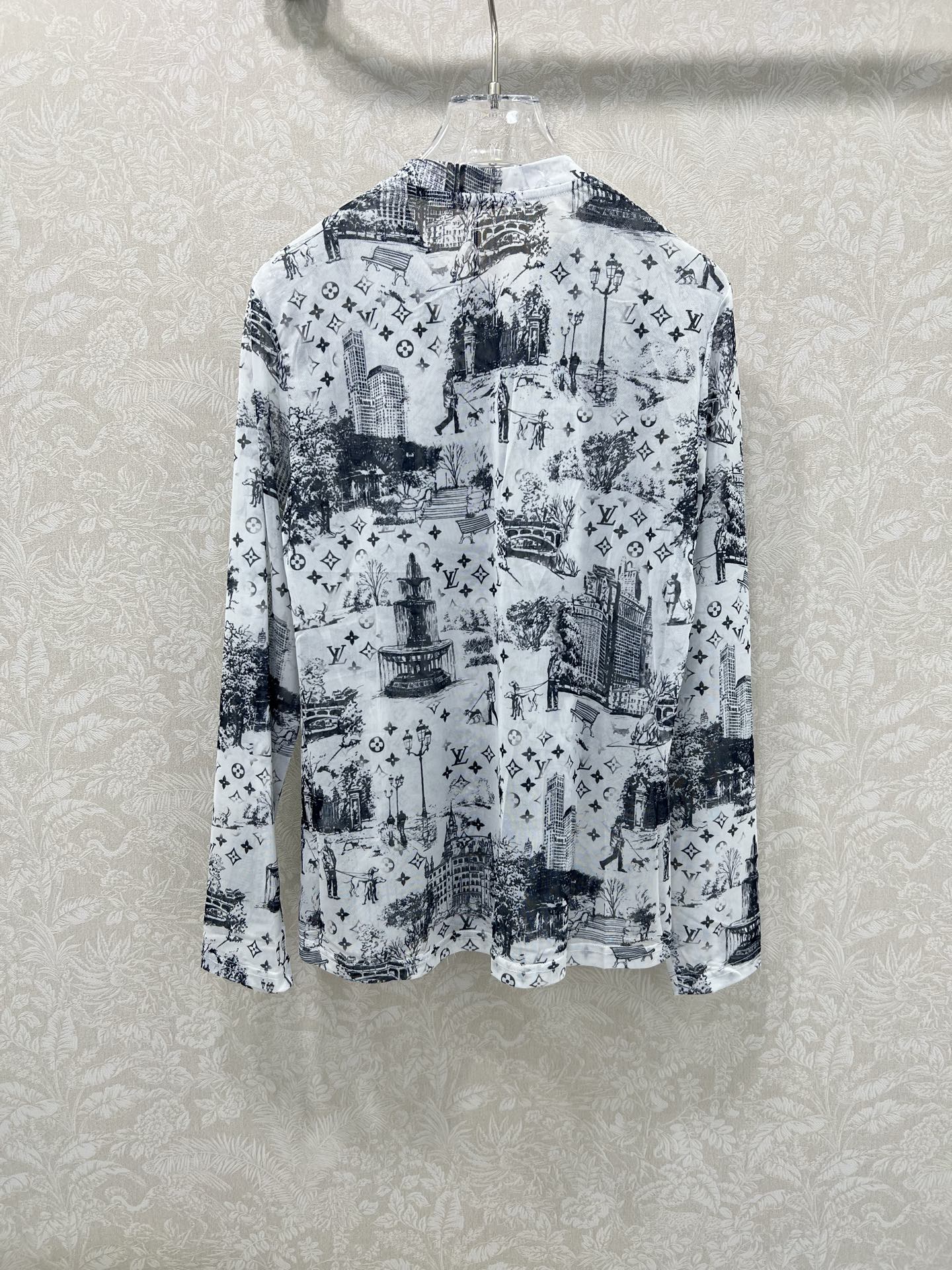 🔥🔥Louis Vuitt*n25新款网纱打底衫~整体老花晕染字母印花网纱面料亲肤又透气 胸前字母log