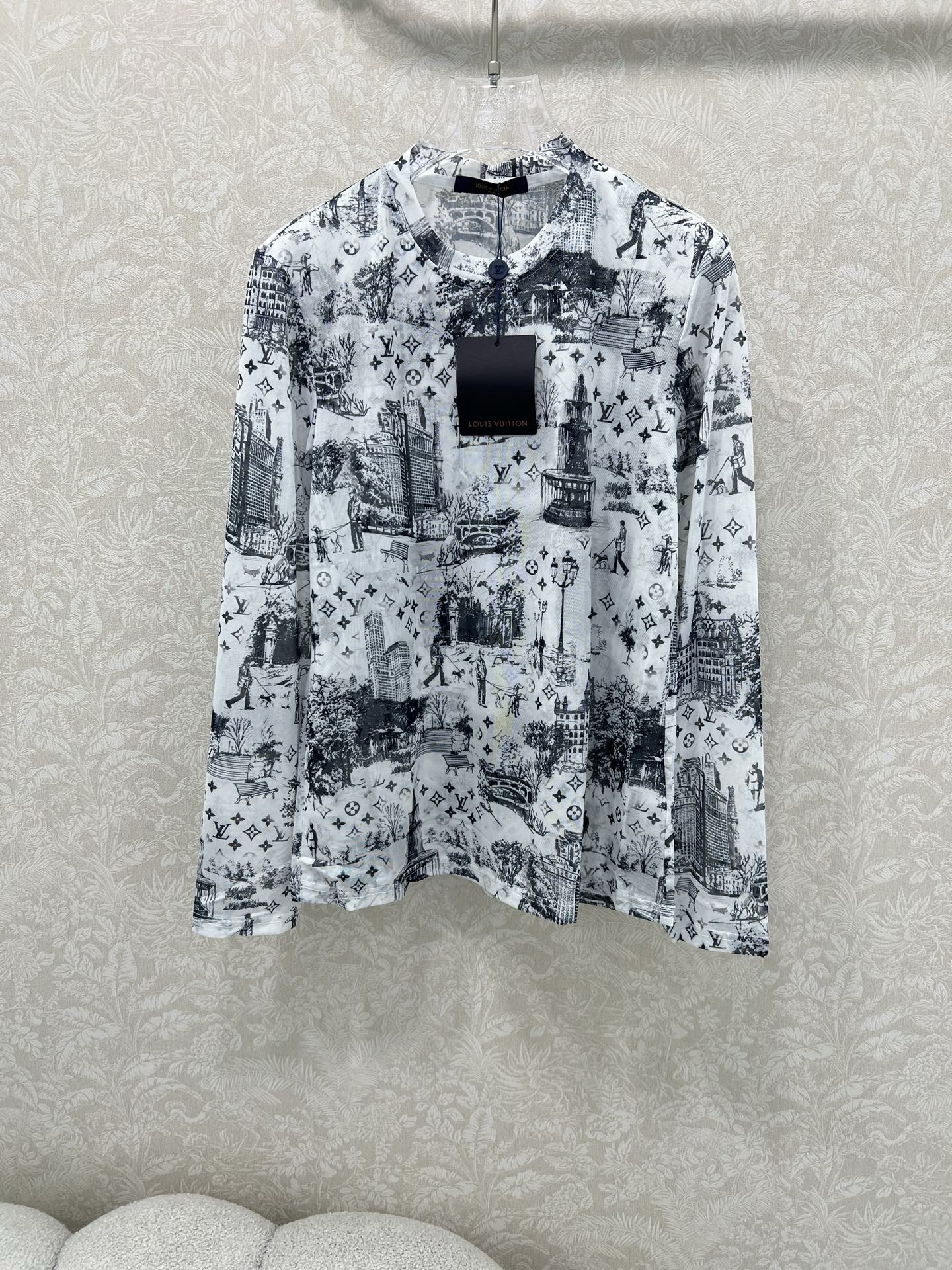 🔥🔥Louis Vuitt*n25新款网纱打底衫~整体老花晕染字母印花网纱面料亲肤又透气 胸前字母log