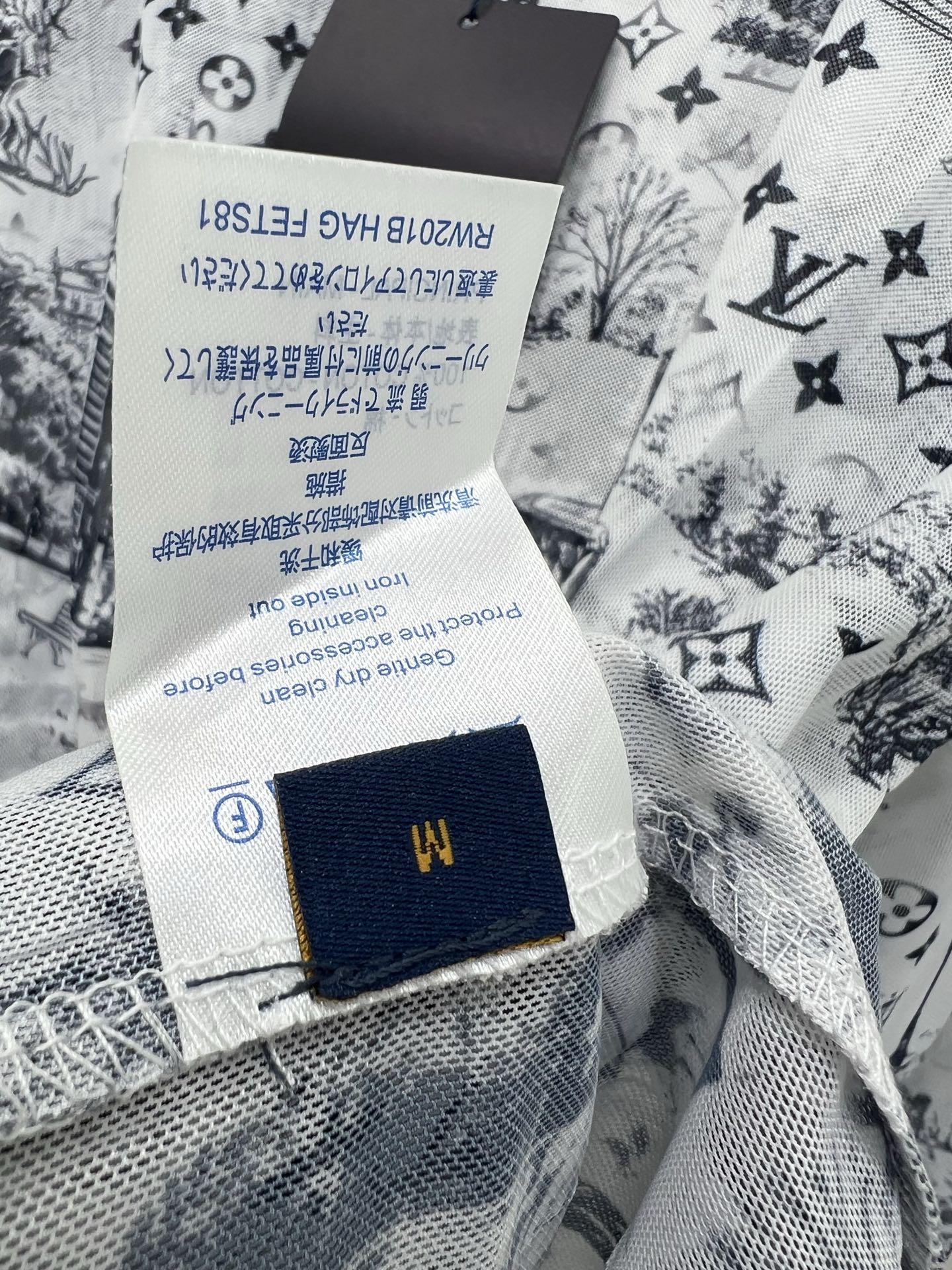 🔥🔥Louis Vuitt*n25新款网纱打底衫~整体老花晕染字母印花网纱面料亲肤又透气 胸前字母log