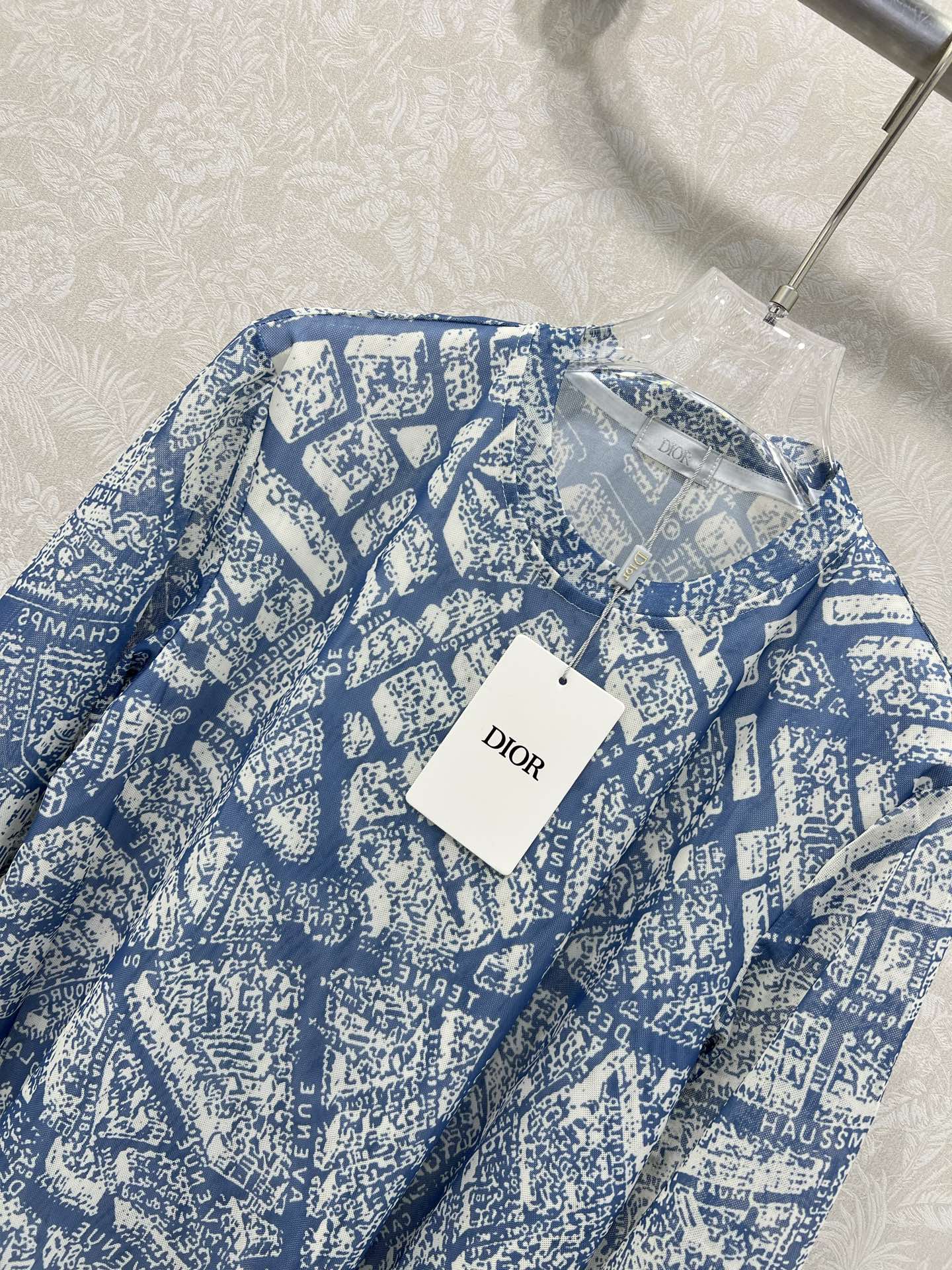 🔥🔥DIO* 25新款网纱打底衫~经典城市地图印花 网纱面料亲肤又透气 超级轻薄 单看不起眼 但上身瞬间