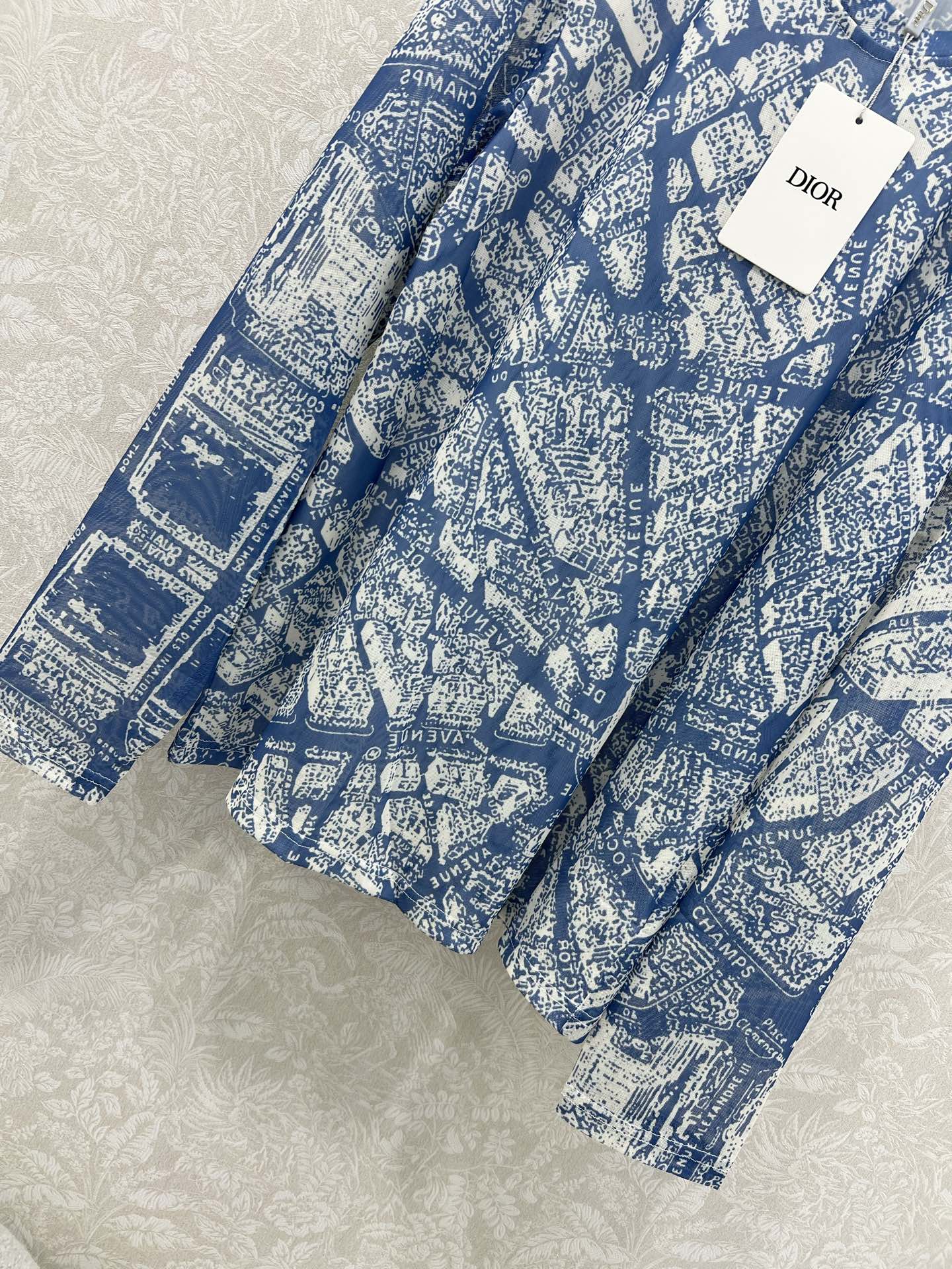 🔥🔥DIO* 25新款网纱打底衫~经典城市地图印花 网纱面料亲肤又透气 超级轻薄 单看不起眼 但上身瞬间