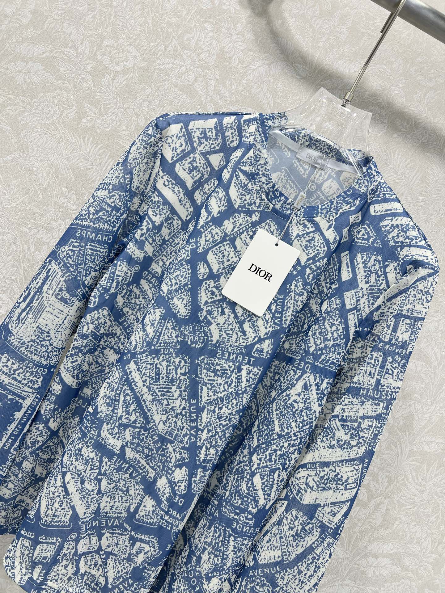 🔥🔥DIO* 25新款网纱打底衫~经典城市地图印花 网纱面料亲肤又透气 超级轻薄 单看不起眼 但上身瞬间