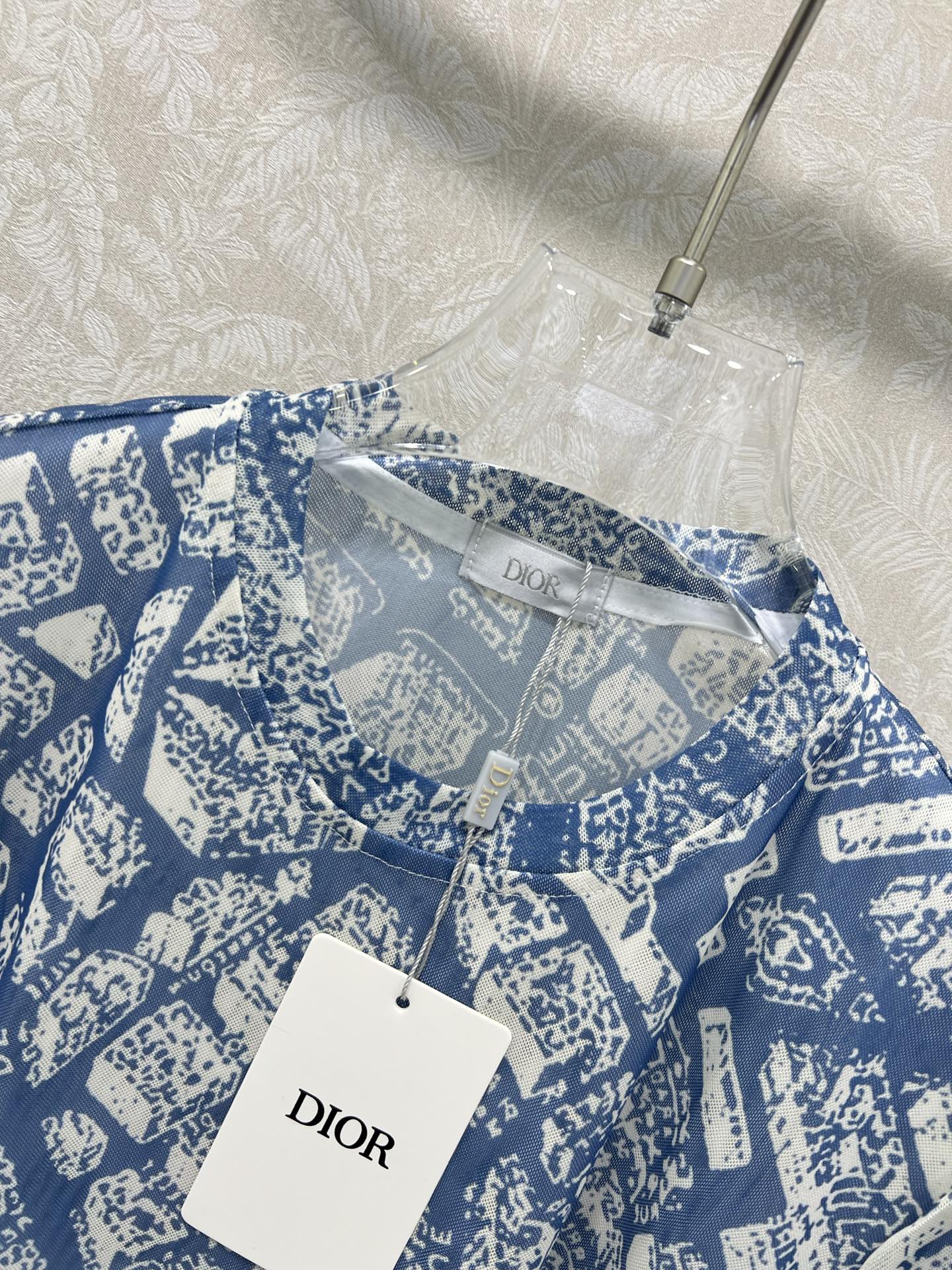 🔥🔥DIO* 25新款网纱打底衫~经典城市地图印花 网纱面料亲肤又透气 超级轻薄 单看不起眼 但上身瞬间