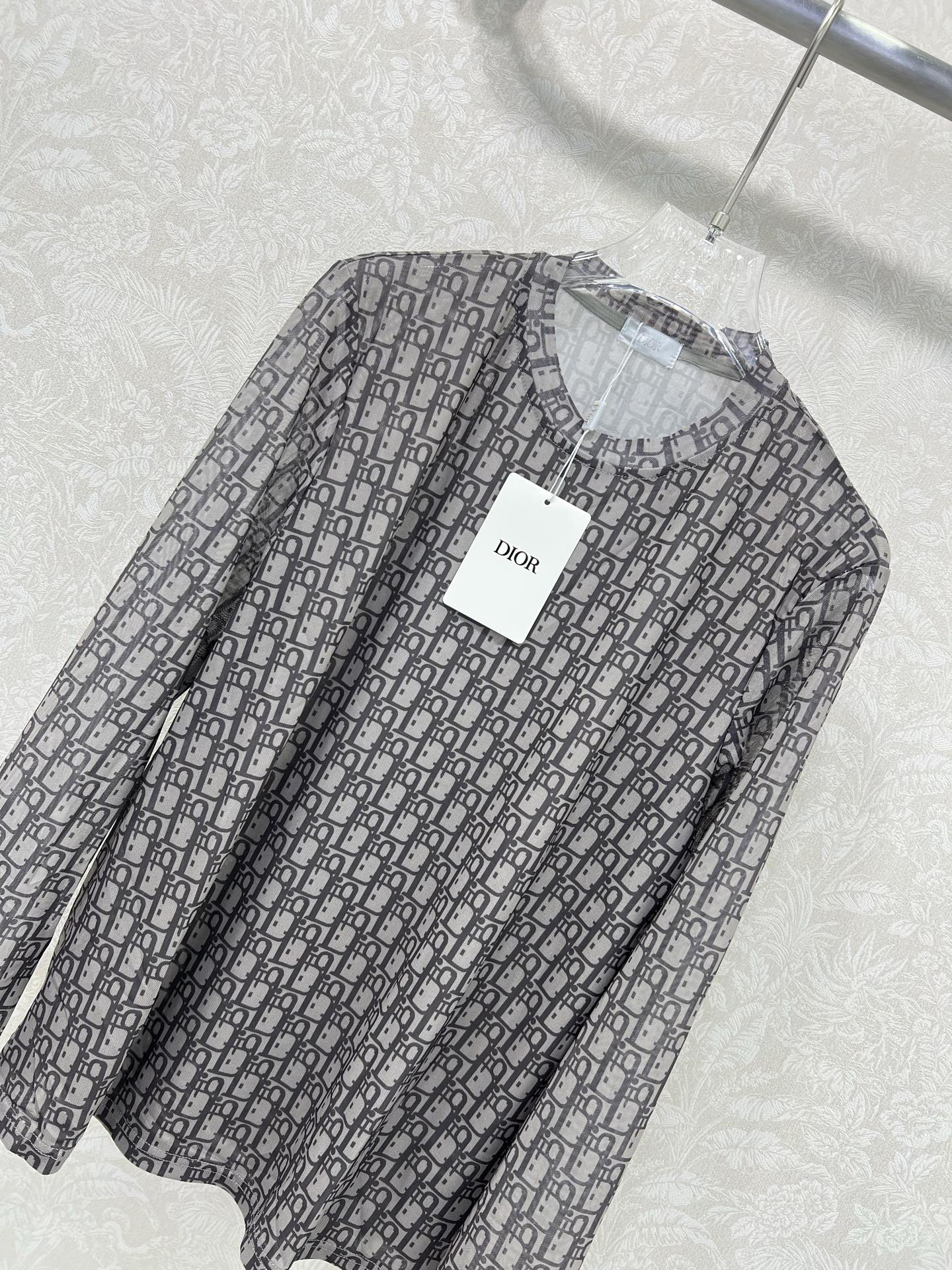 🔥🔥DIO* 25新款网纱打底衫~满幅老花字母logo印花 网纱面料亲肤又透气 超级轻薄 单看不起眼 但