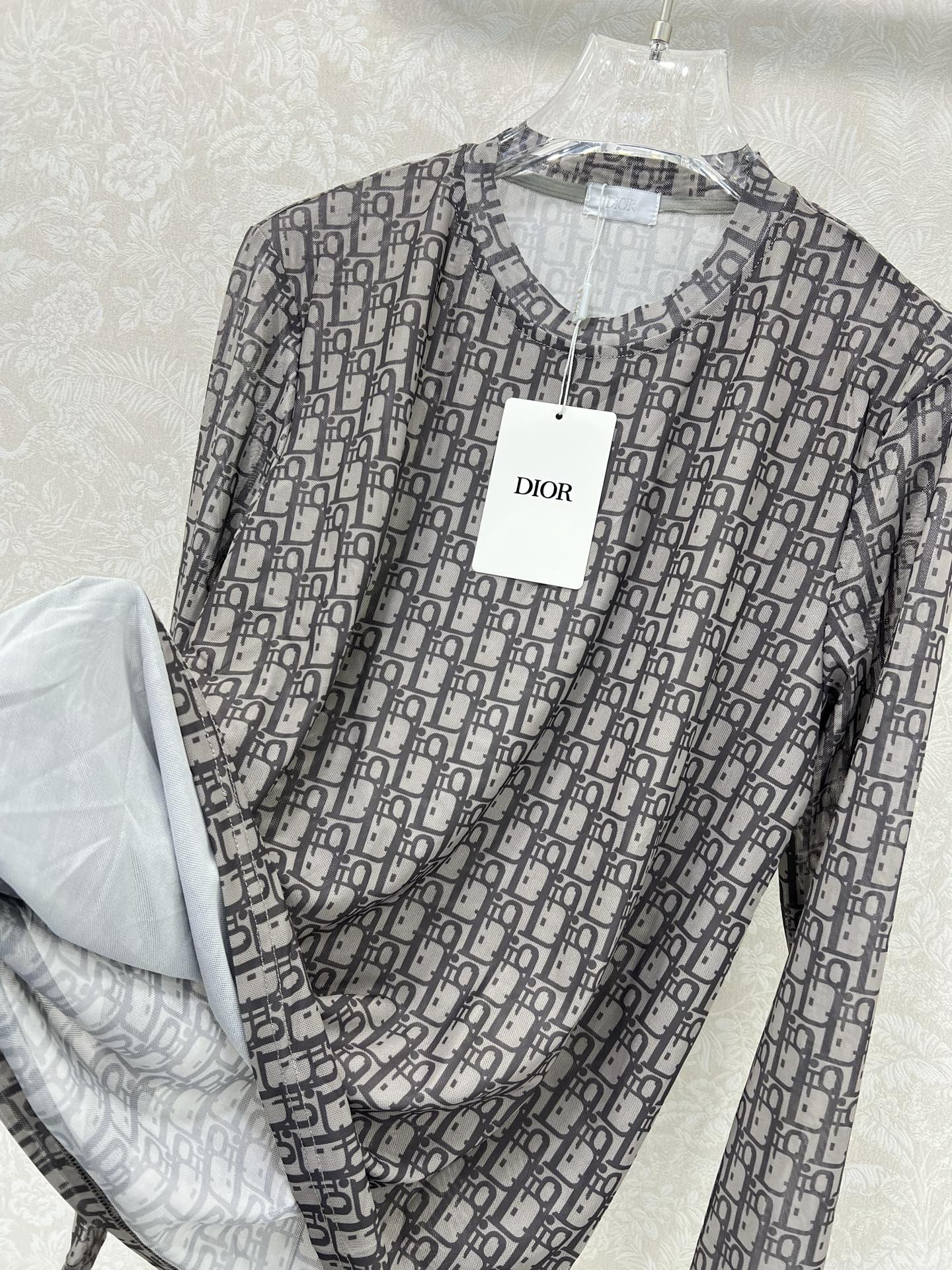 🔥🔥DIO* 25新款网纱打底衫~满幅老花字母logo印花 网纱面料亲肤又透气 超级轻薄 单看不起眼 但