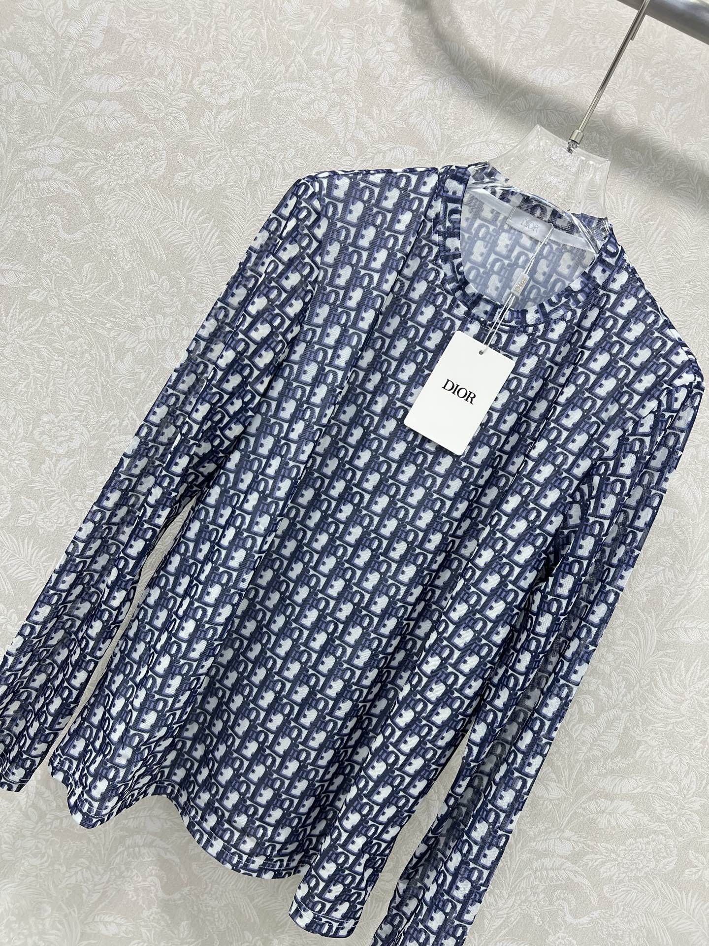 🔥🔥DIO* 25新款网纱打底衫~满幅老花字母logo印花 网纱面料亲肤又透气 超级轻薄 单看不起眼 但