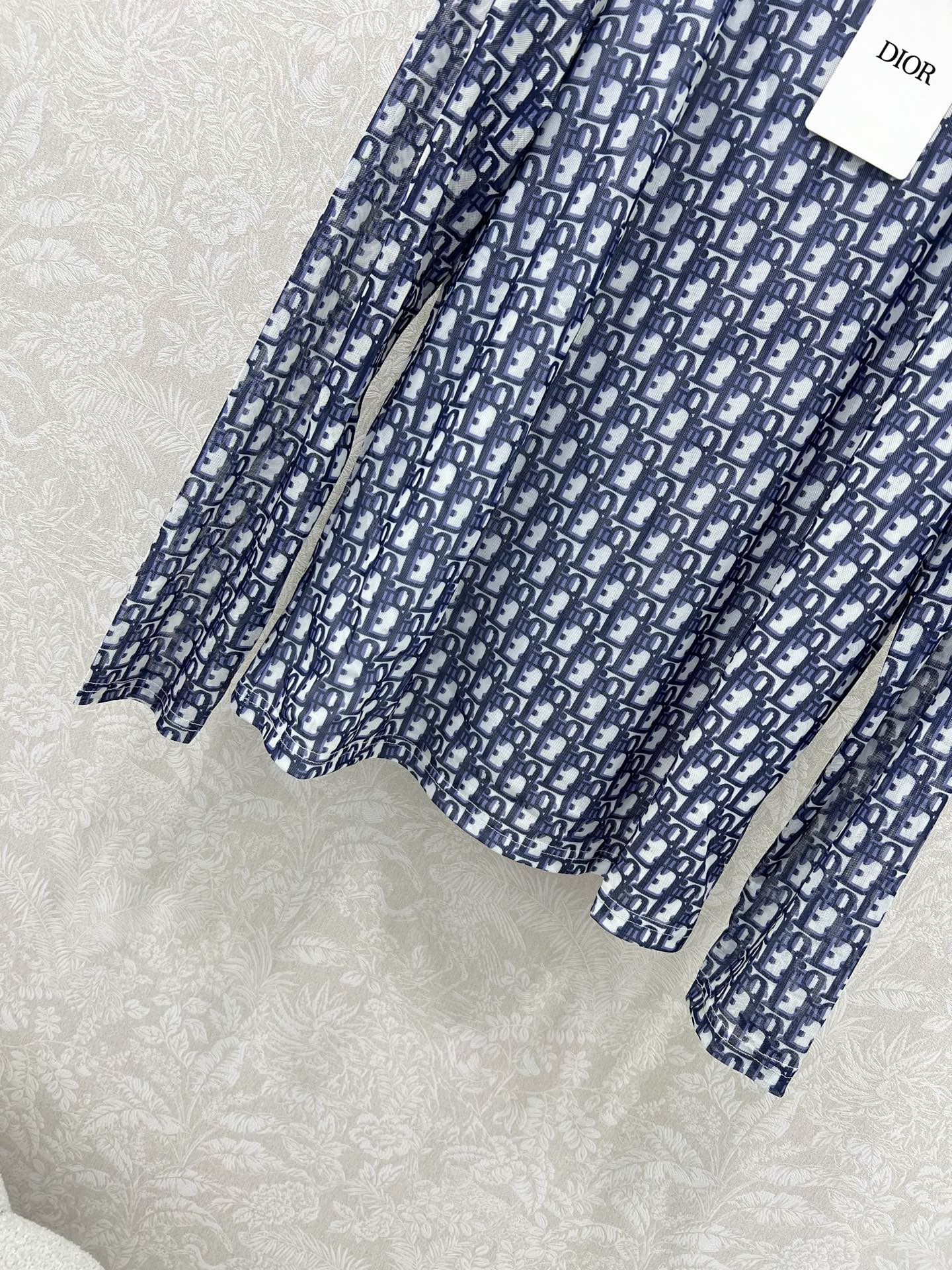 🔥🔥DIO* 25新款网纱打底衫~满幅老花字母logo印花 网纱面料亲肤又透气 超级轻薄 单看不起眼 但