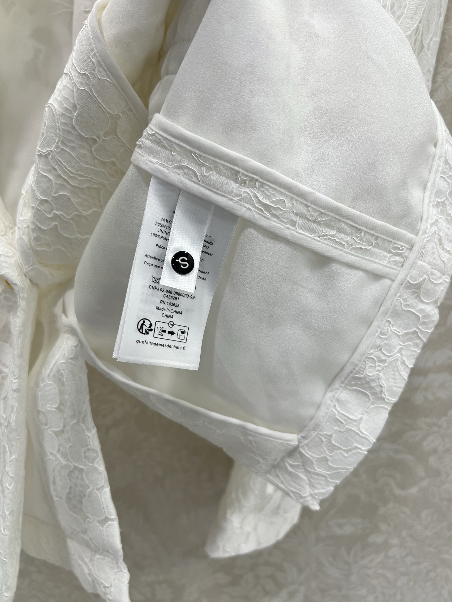 🔥🔥Dio* 25新款翻领单粒扣蕾丝水溶花西装外套 经典小蜜蜂刺绣 定制logo五金单粒扣设计 蕾丝本身