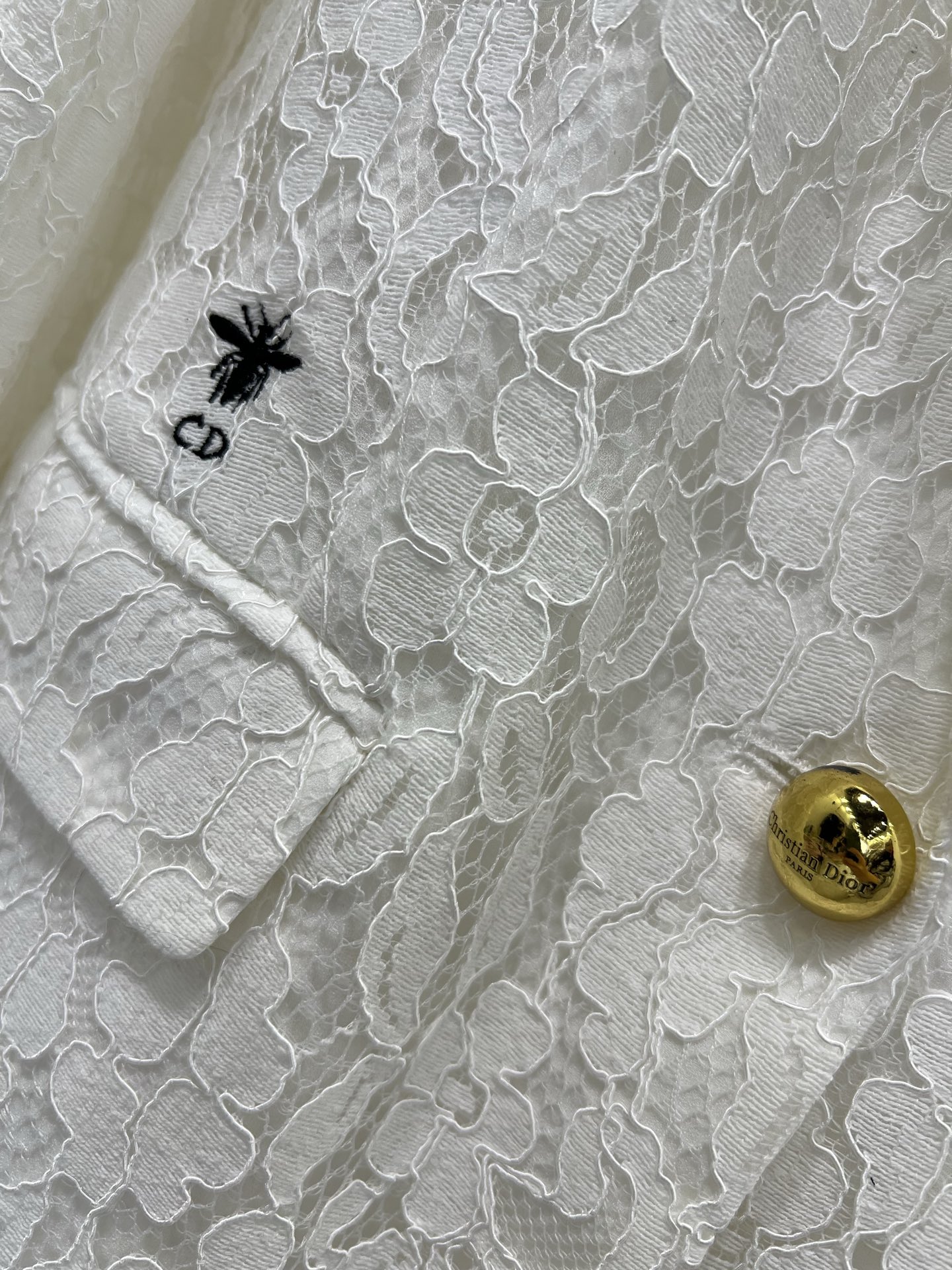 🔥🔥Dio* 25新款翻领单粒扣蕾丝水溶花西装外套 经典小蜜蜂刺绣 定制logo五金单粒扣设计 蕾丝本身