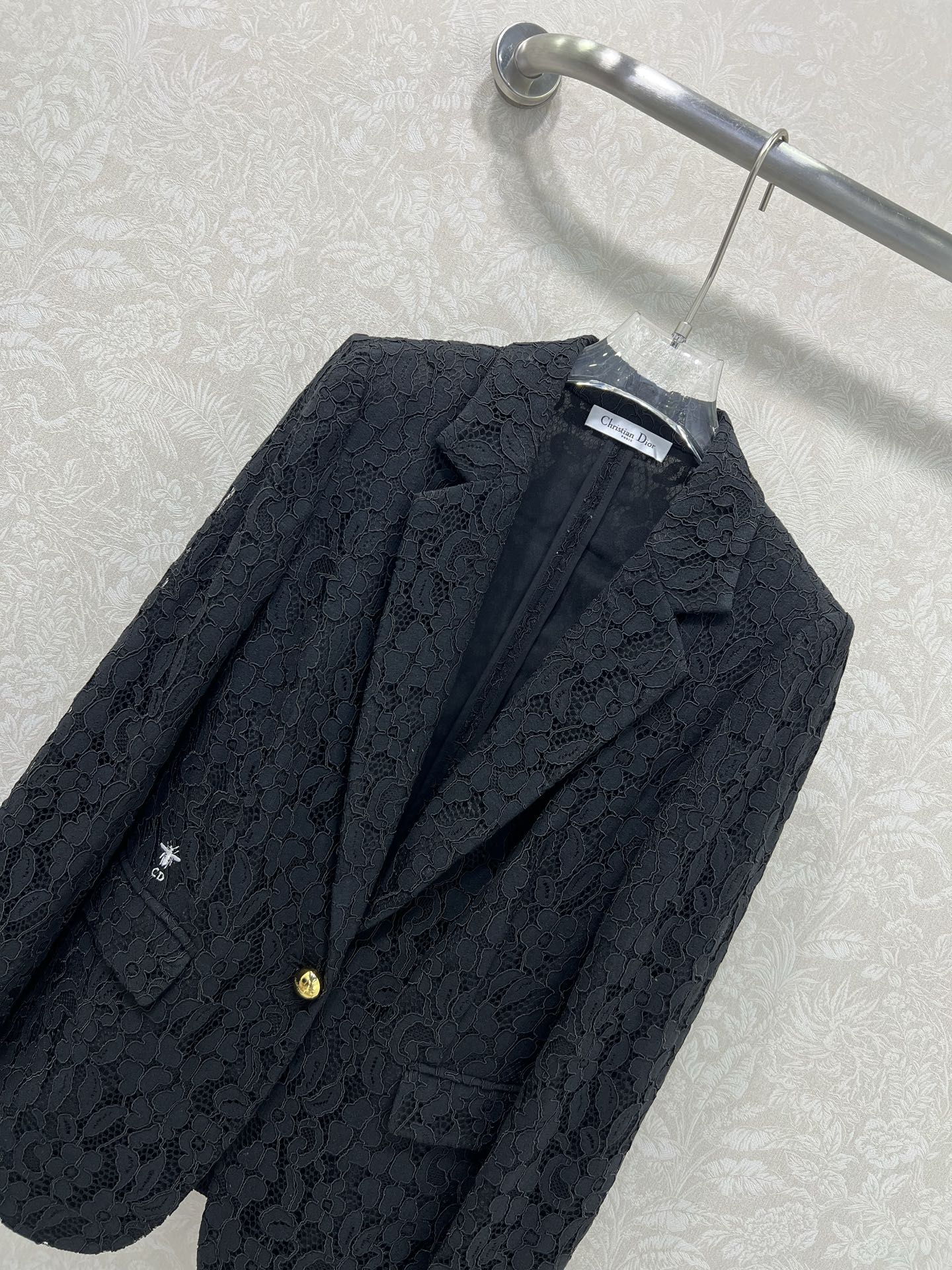 🔥🔥Dio* 25新款翻领单粒扣蕾丝水溶花西装外套 经典小蜜蜂刺绣 定制logo五金单粒扣设计 蕾丝本身