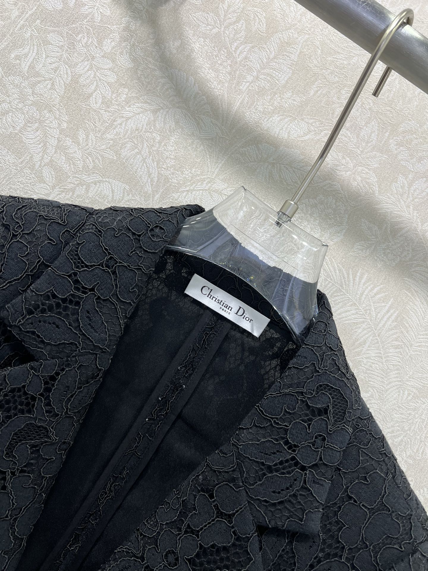 🔥🔥Dio* 25新款翻领单粒扣蕾丝水溶花西装外套 经典小蜜蜂刺绣 定制logo五金单粒扣设计 蕾丝本身