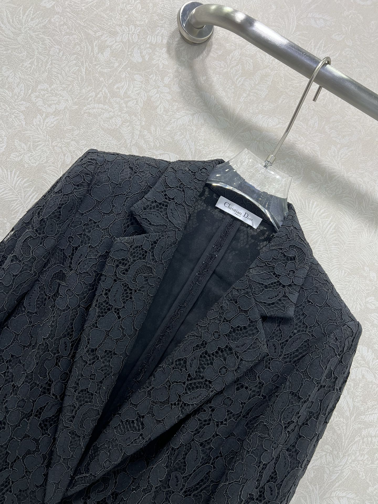 🔥🔥Dio* 25新款翻领单粒扣蕾丝水溶花西装外套 经典小蜜蜂刺绣 定制logo五金单粒扣设计 蕾丝本身