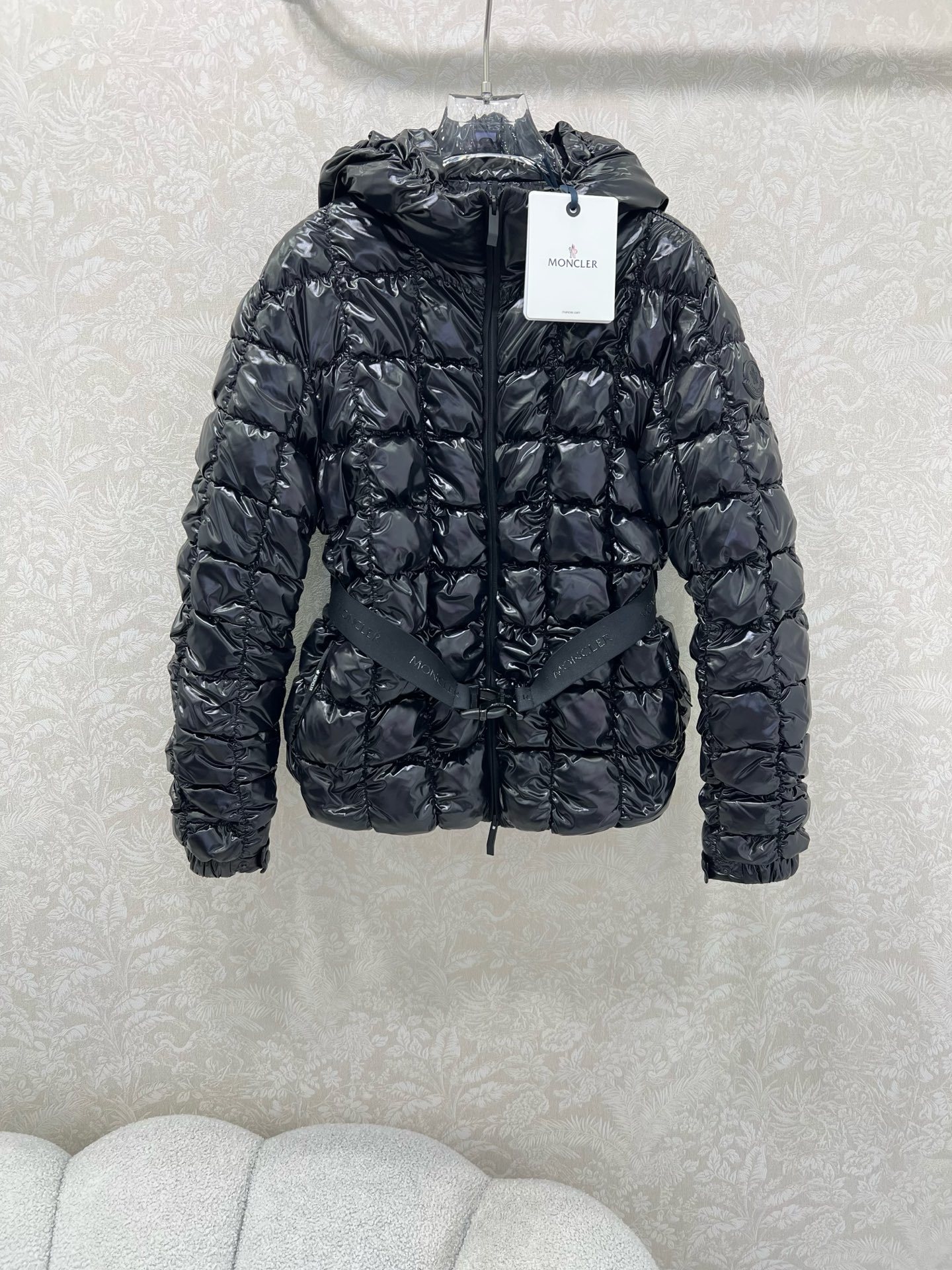 🔥🔥Moncle*25秋冬新款甜酷少女亮面机能黑菱格绗缝连帽羽绒服。甜酷感精准拿捏!精选轻盈保暖绒芯,菱