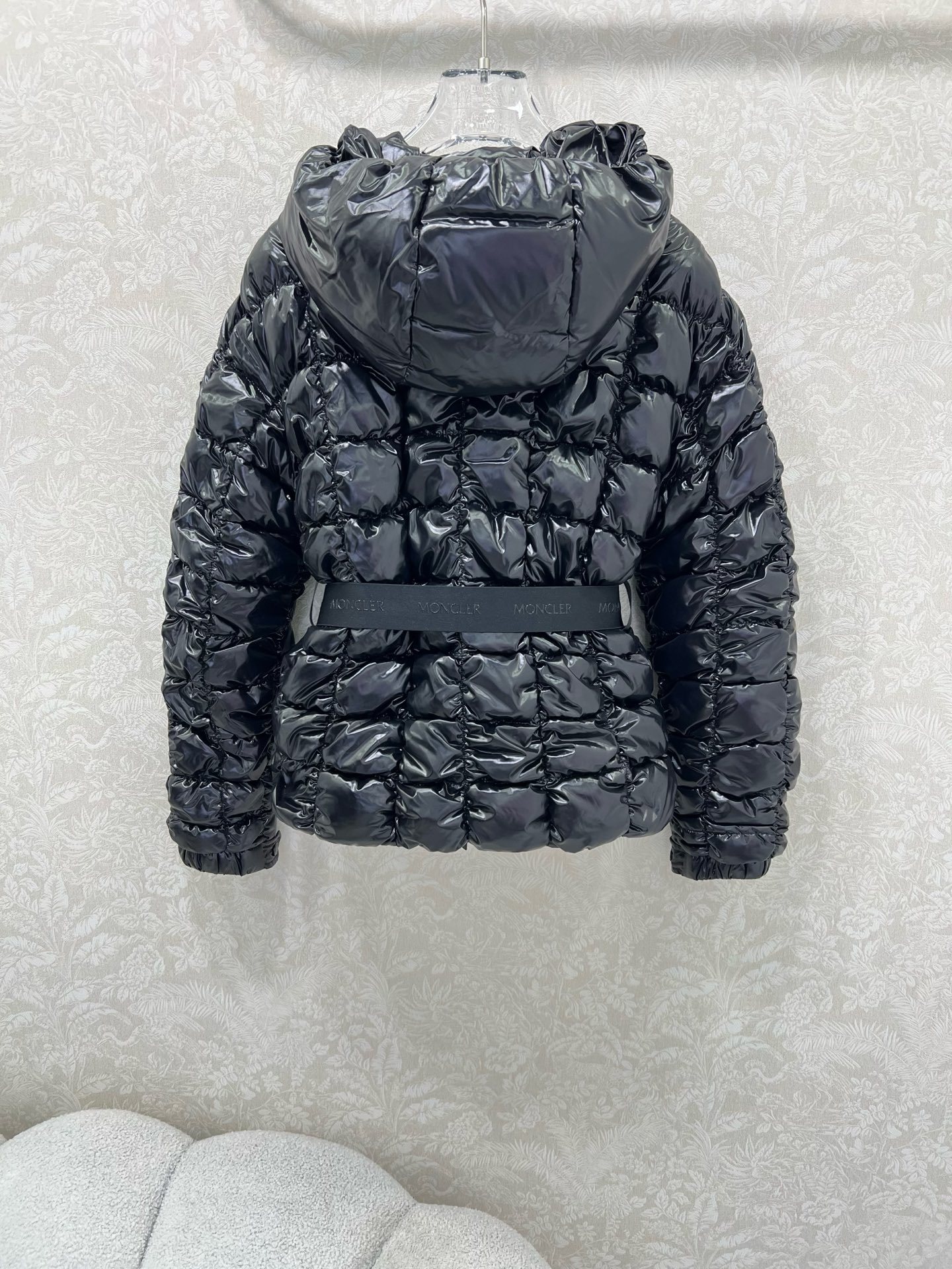 🔥🔥Moncle*25秋冬新款甜酷少女亮面机能黑菱格绗缝连帽羽绒服。甜酷感精准拿捏!精选轻盈保暖绒芯,菱