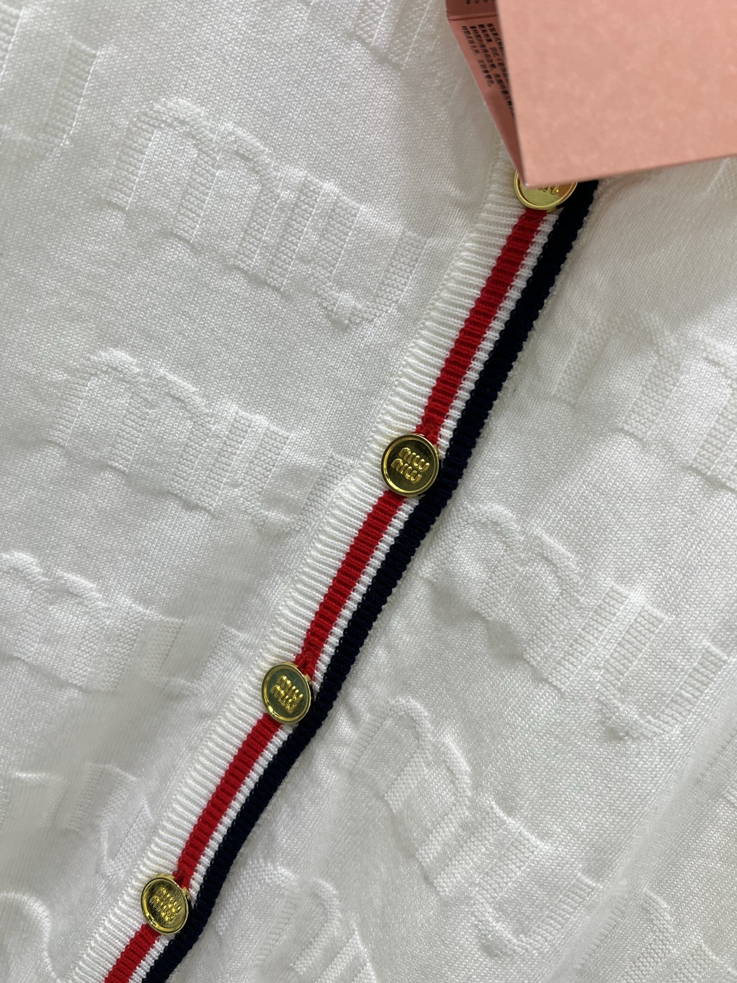 🔥🔥Miumi*25新款V领针织开衫 整体miu字母提花 领边下摆红白条撞色 独家高版出品 真的很难不让