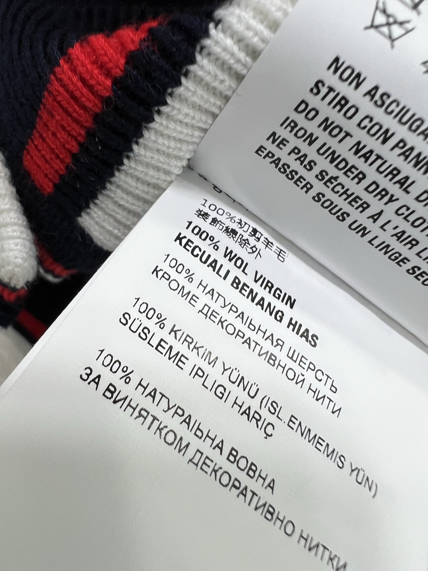 🔥🔥Miumi*25新款V领针织开衫 整体miu字母提花 领边下摆红白条撞色 独家高版出品 真的很难不让
